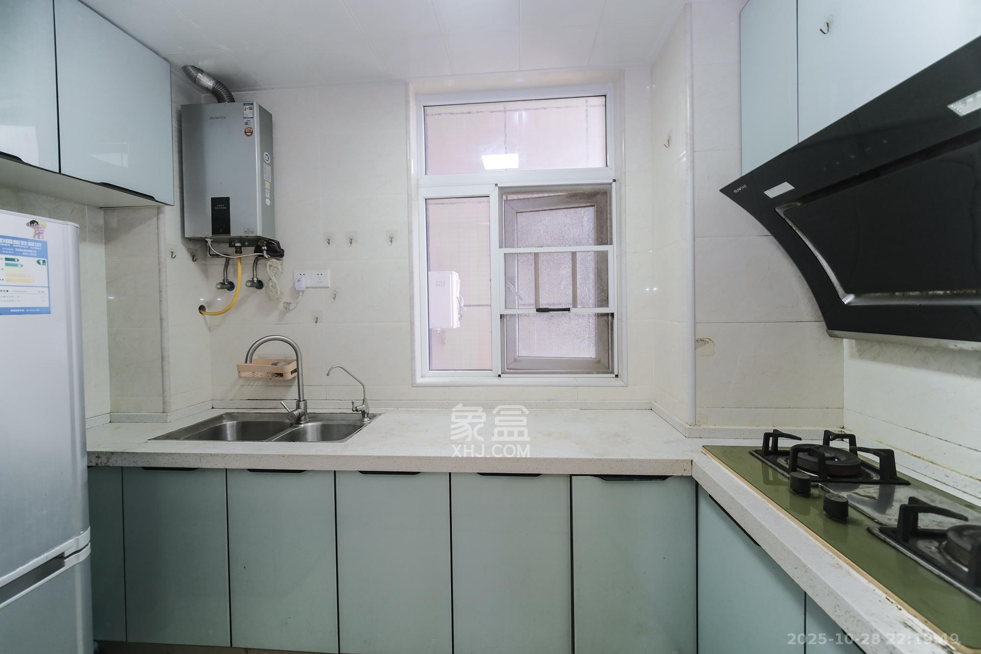 和悦城(蟠龙景苑)  3室2厅2卫    56.8万厨房