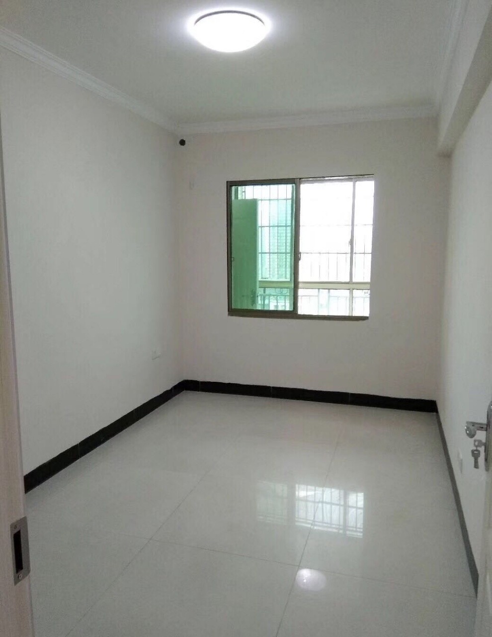 峰景国际  1室0厅0卫    2300.0元/月 峰景国际  1室0厅0卫    2300.0元/月室内图