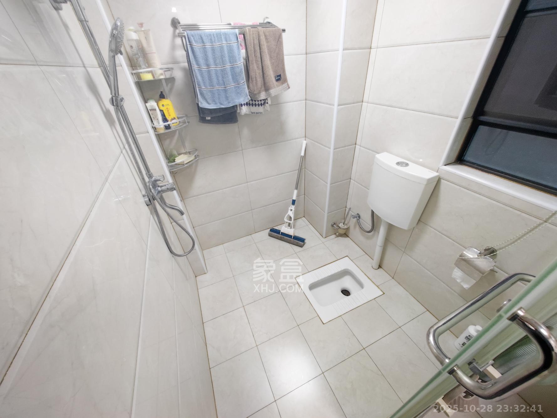 汇金城/嘉华城（二期、三期）  4室2厅2卫    165.0万卫生间