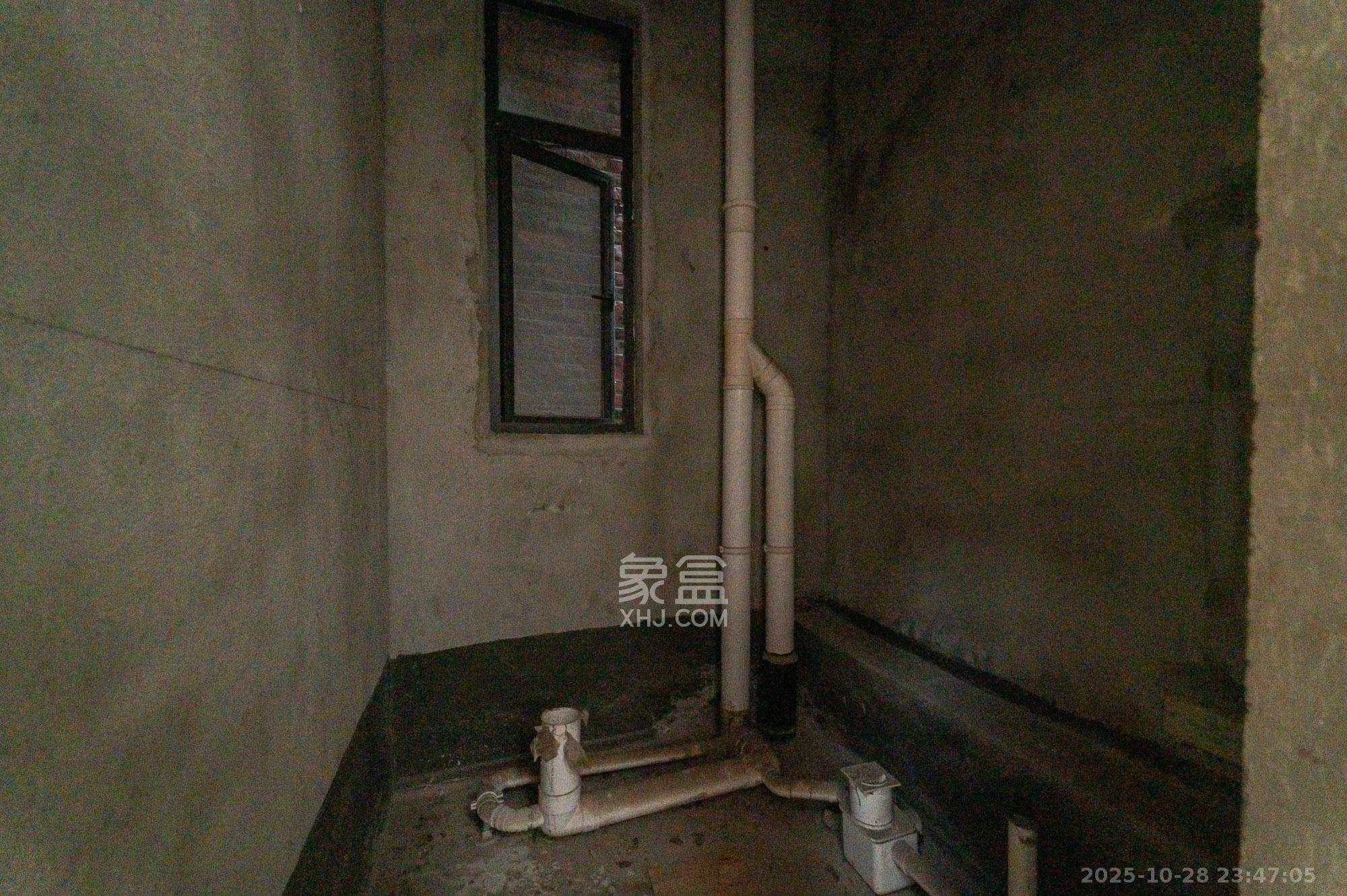 星湖湾一期洋房  3室3厅1卫    140.0万其他