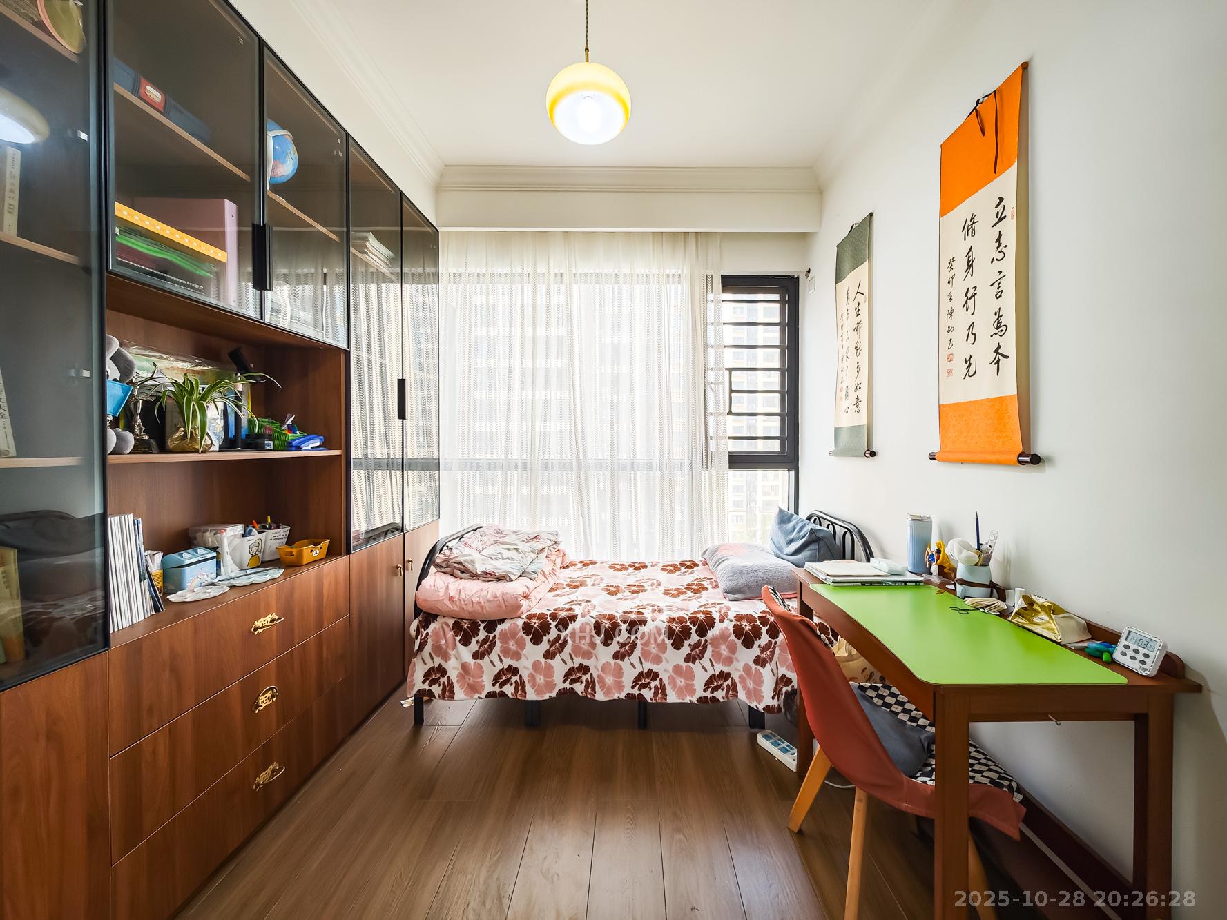 地铁中建君和城  4室2厅2卫    85.3万卧室