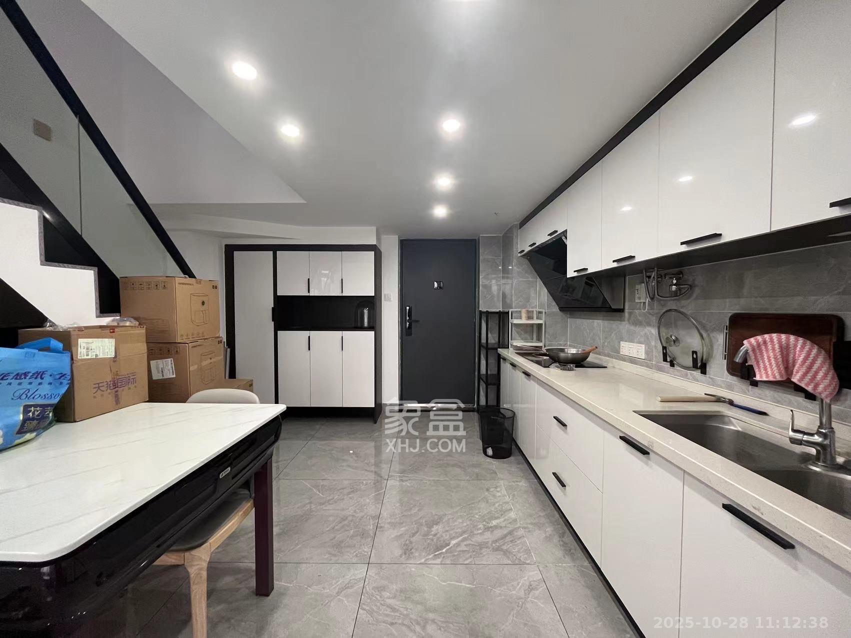 芙蓉万国城MOMA（卓越汇富苑）  2室1厅1卫    2300.0元/月室内图