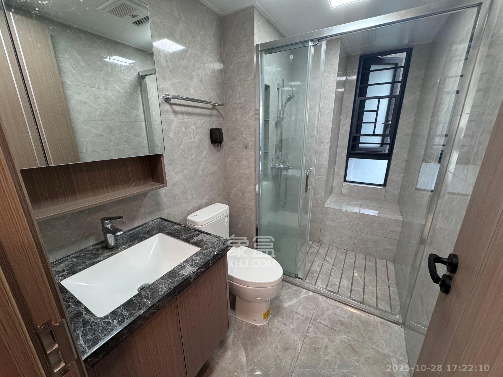 中海麓山境南区  3室2厅2卫    2800.0元/月 中海麓山境南区  3室2厅2卫    2800.0元/月室内图