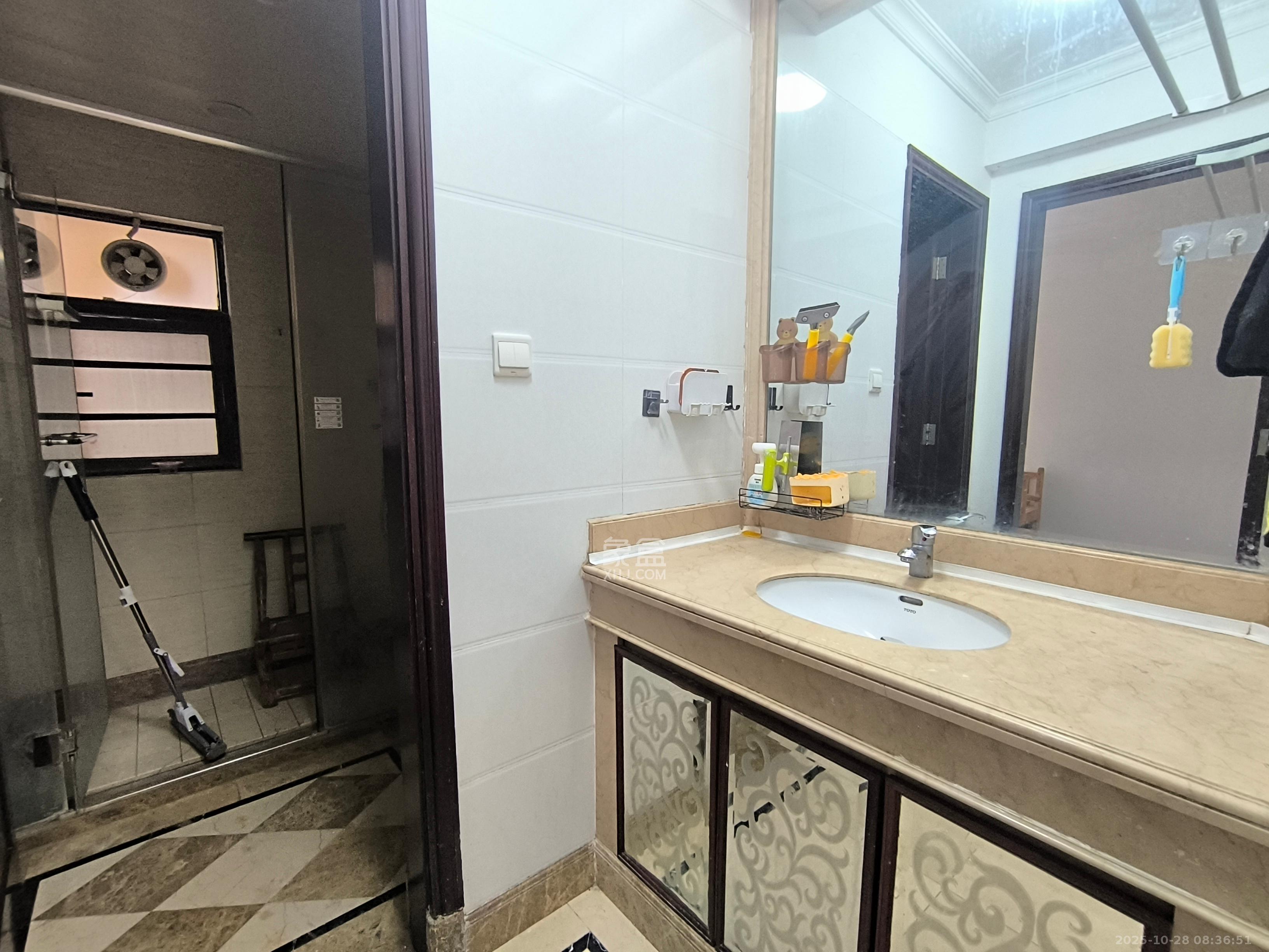 中海国际一期  3室2厅1卫    1800.0元/月 中海国际一期  3室2厅1卫    1800.0元/月室内图