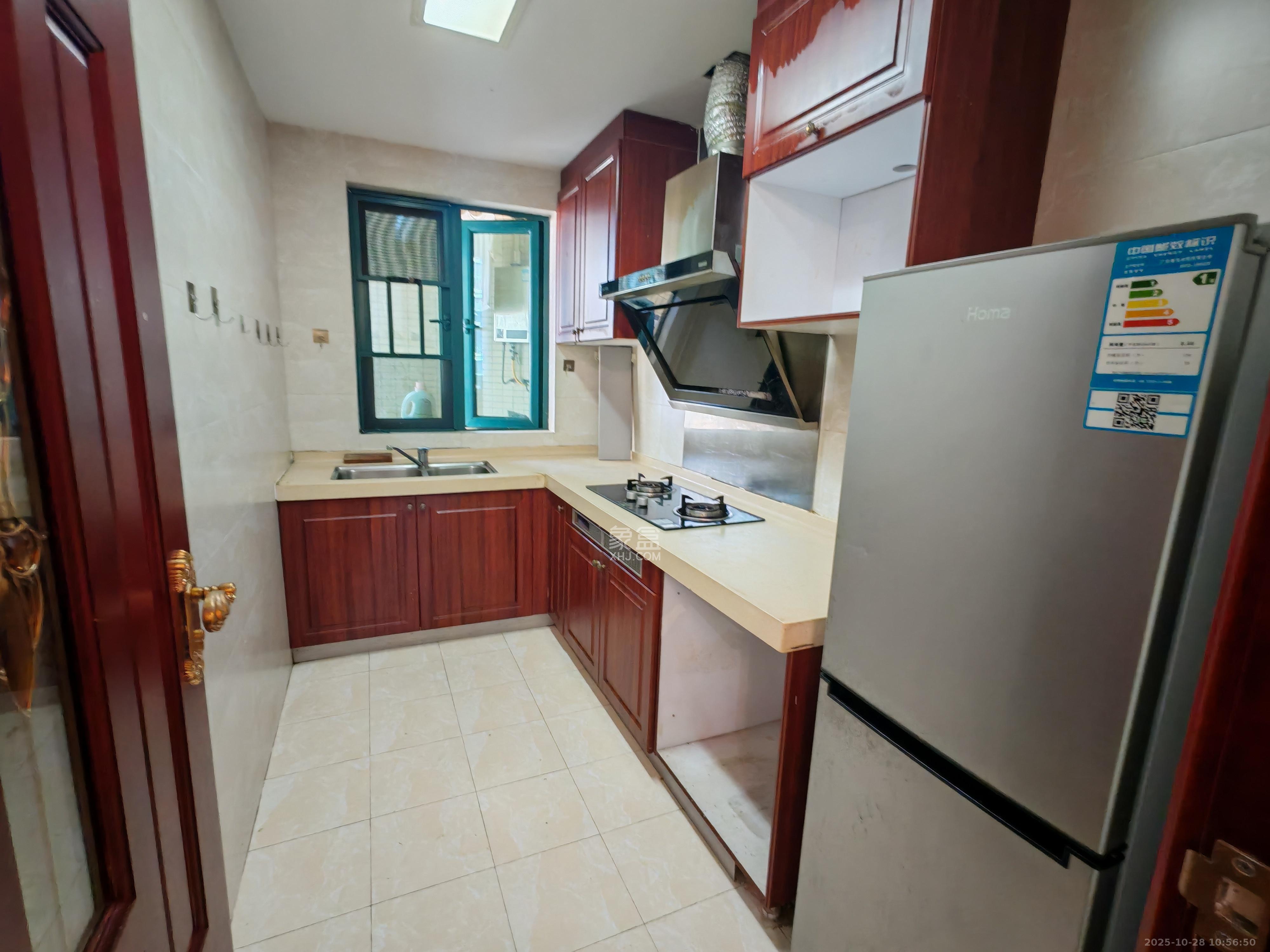 恒大翡翠华庭  3室2厅2卫    2400.0元/月 恒大翡翠华庭  3室2厅2卫    2400.0元/月室内图