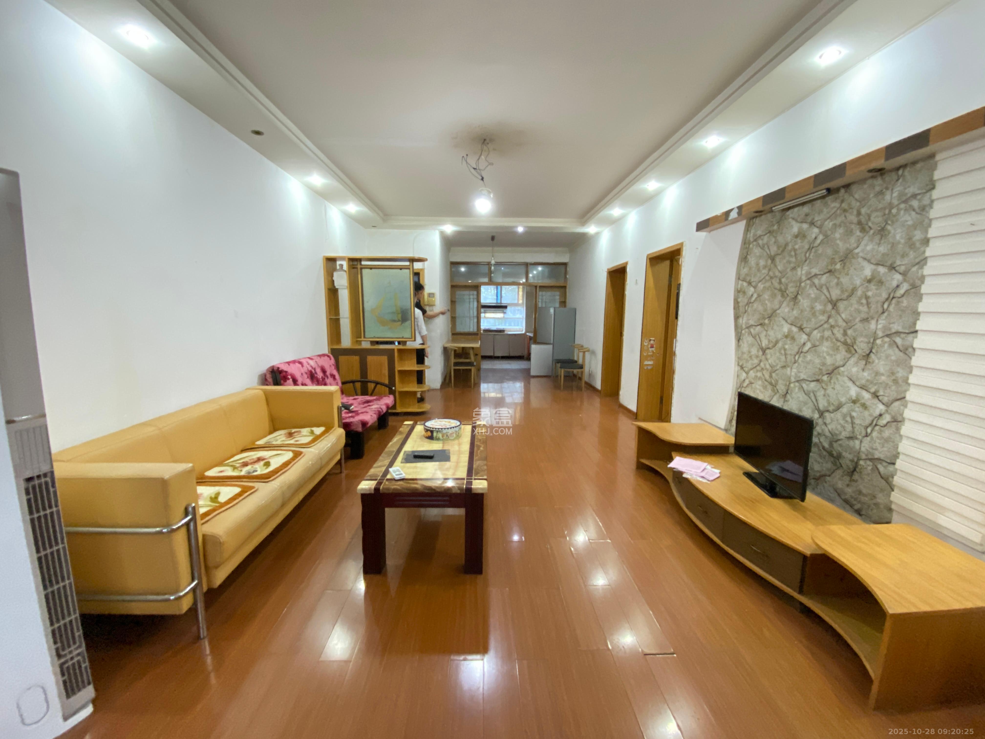 荷花园电信宿舍(天辰荷花苑)  2室1厅1卫    1800.0元/月 荷花园电信宿舍(天辰荷花苑)  2室1厅1卫    1800.0元/月室内图1