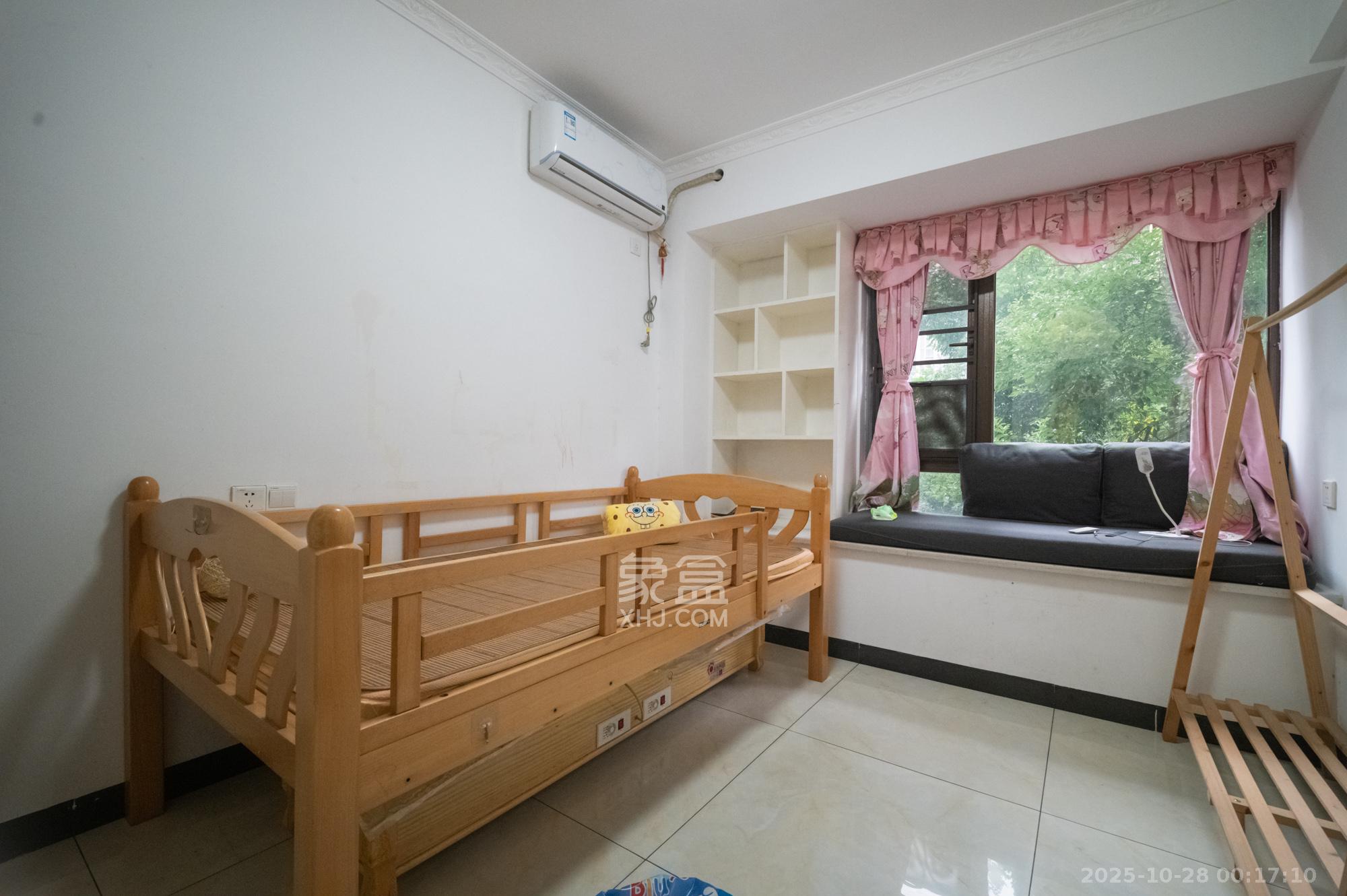 华润凤凰城三期  3室2厅2卫    86.0万卧室