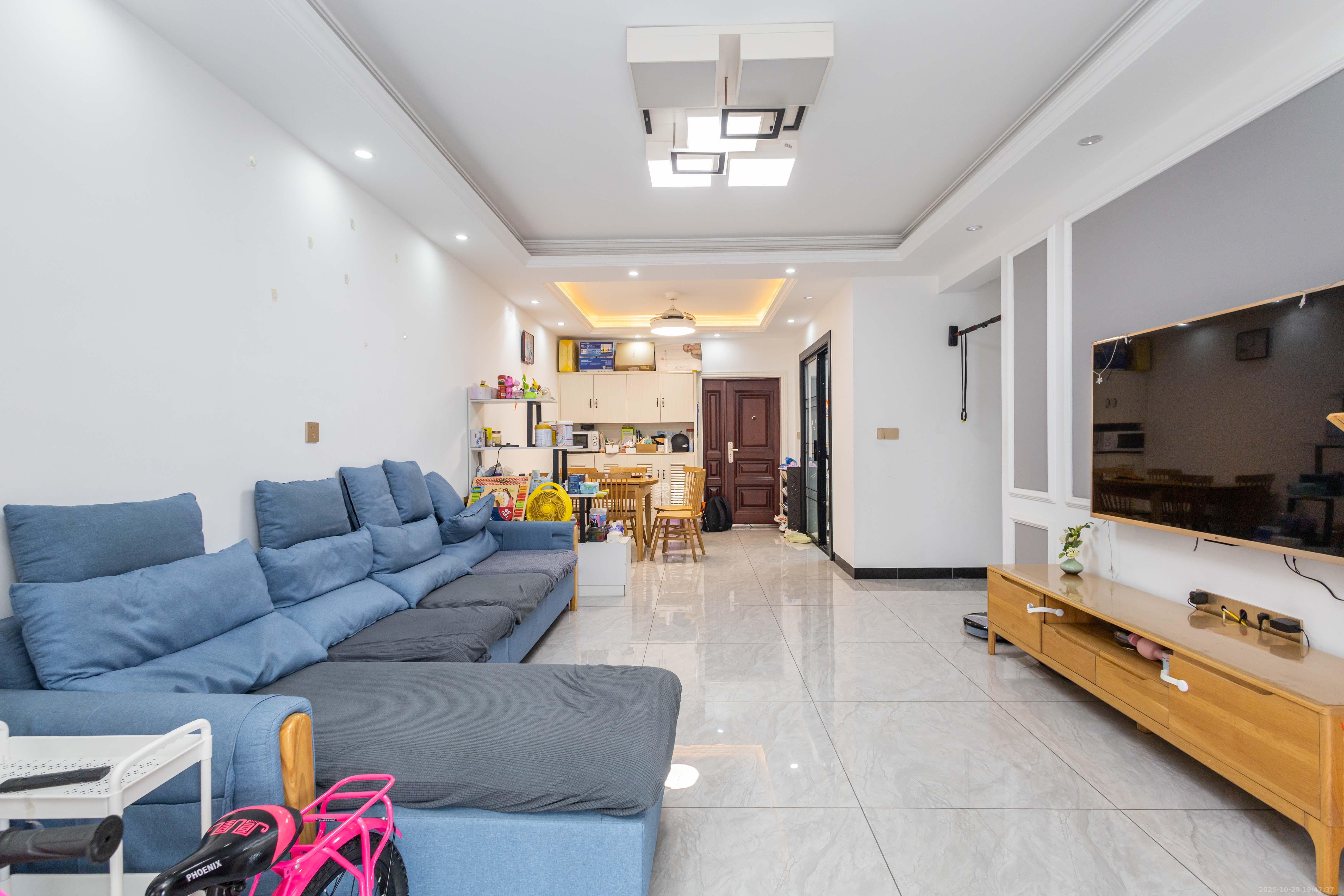 东业上城嘉苑(晟悦国际) 3室2厅2卫 79.8万 东业上城嘉苑(晟悦国际) 3室2厅2卫 79.8万客厅