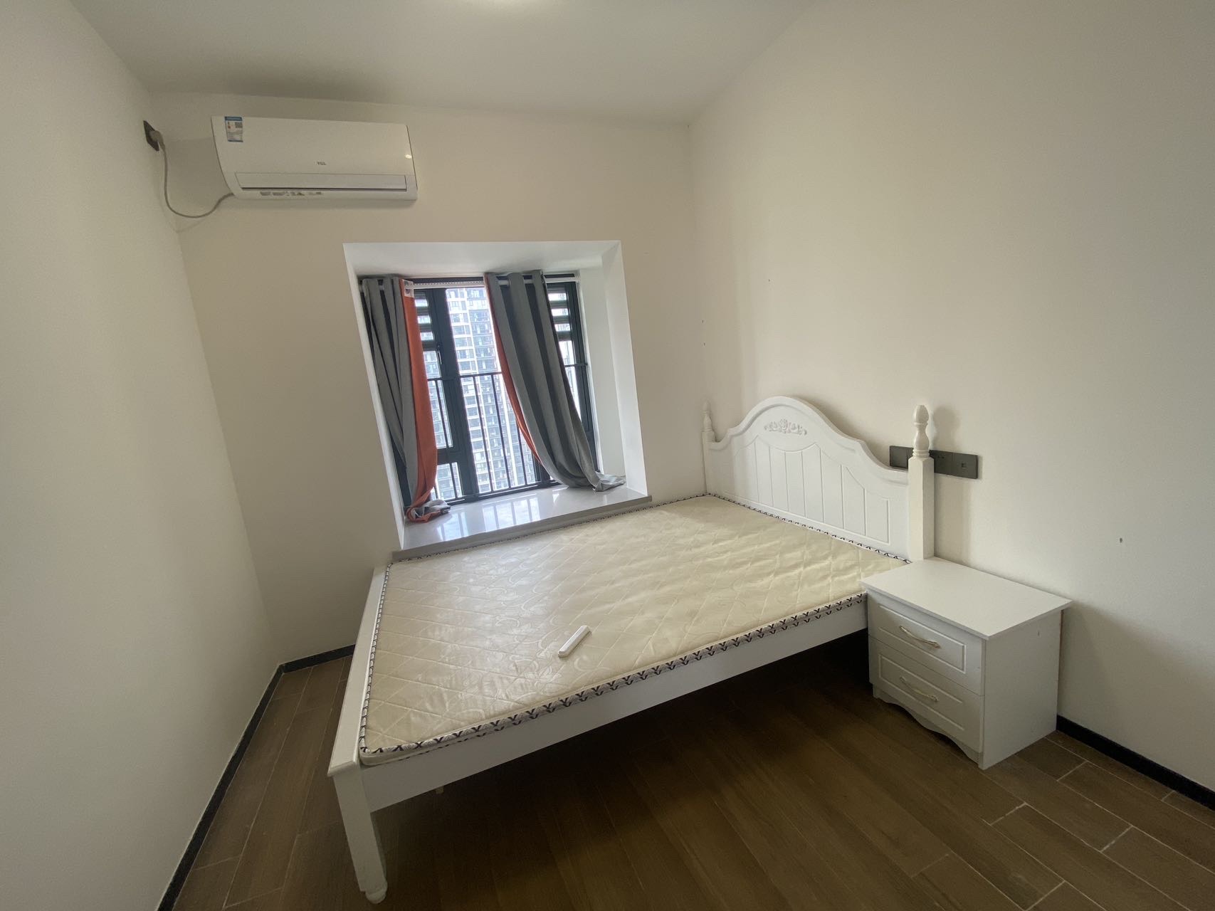 润山府  4室2厅2卫    3300.0元/月室内图