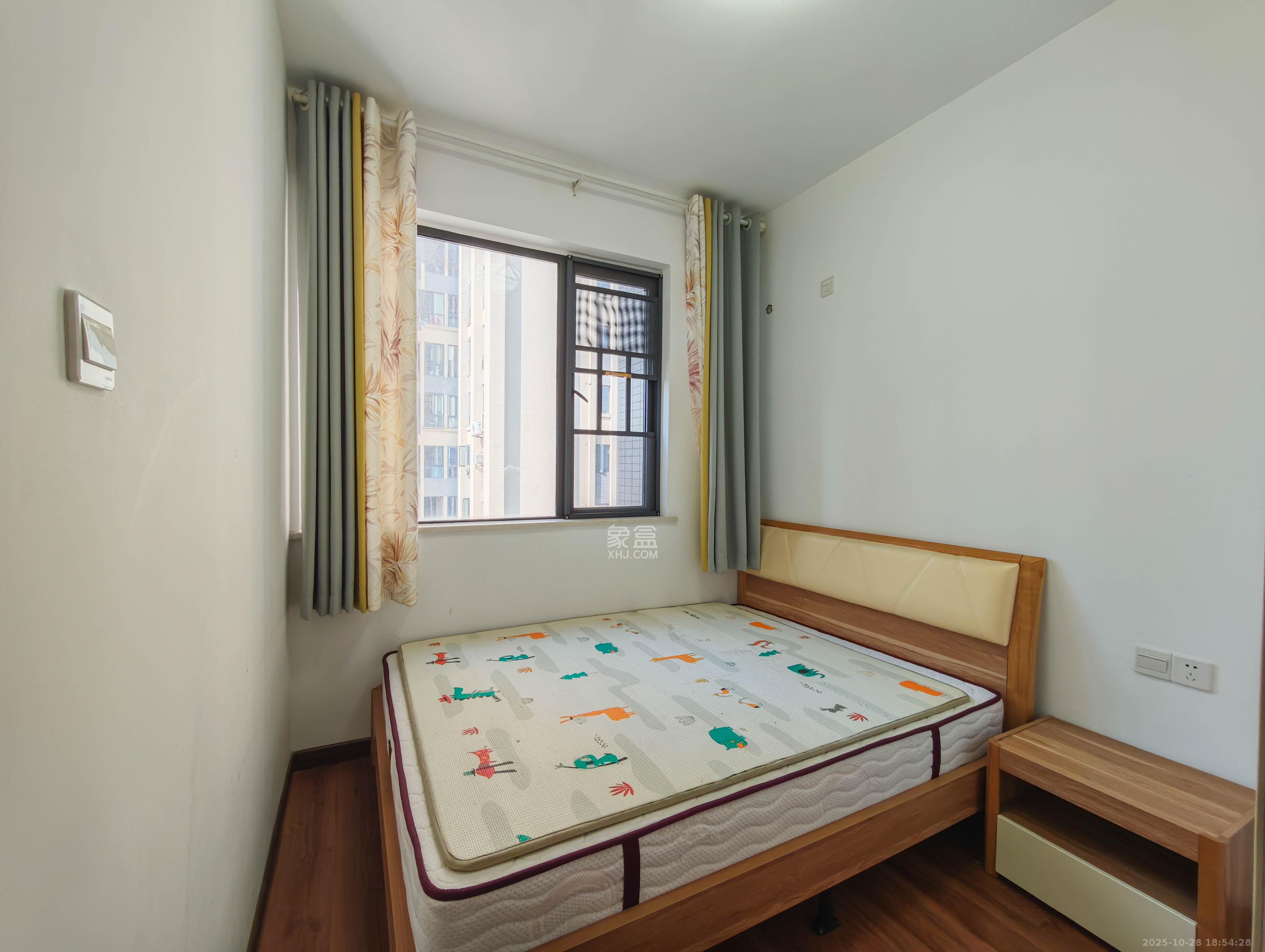 长房半岛蓝湾（观山月）  3室2厅1卫    85.0万卧室