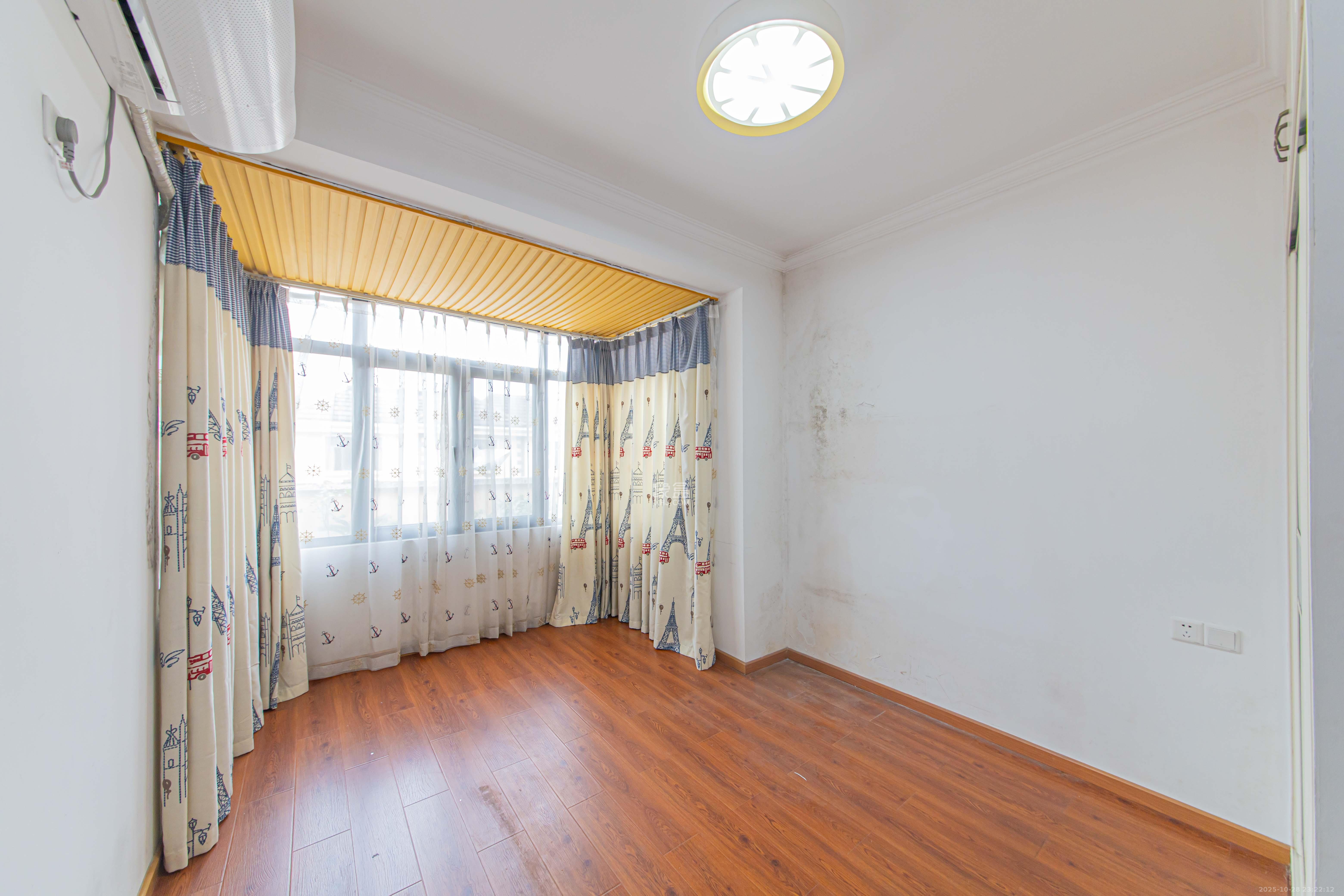 御邦  1室2厅1卫    106.0万卧室