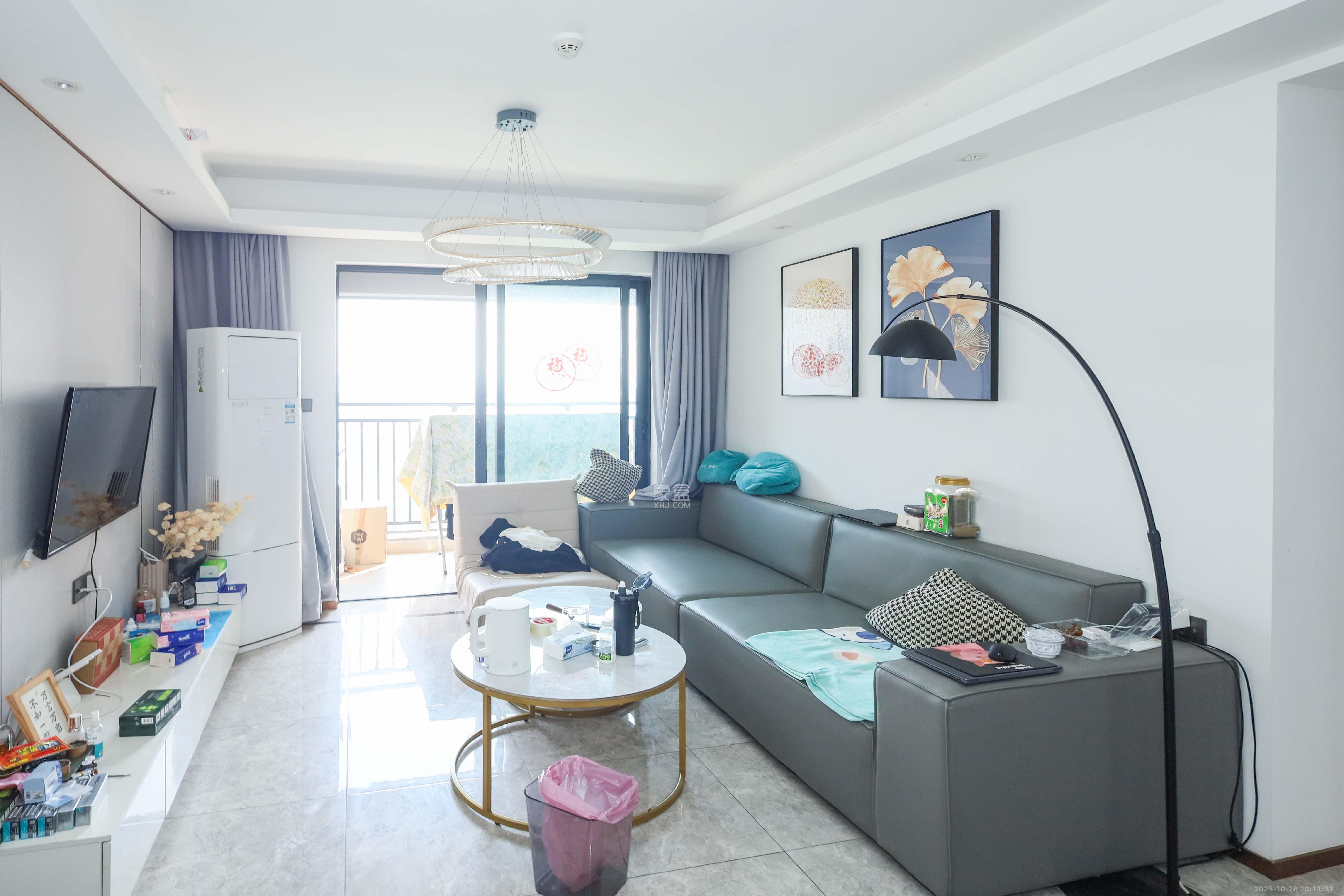 梅溪悦章  3室2厅2卫    140.0万客厅