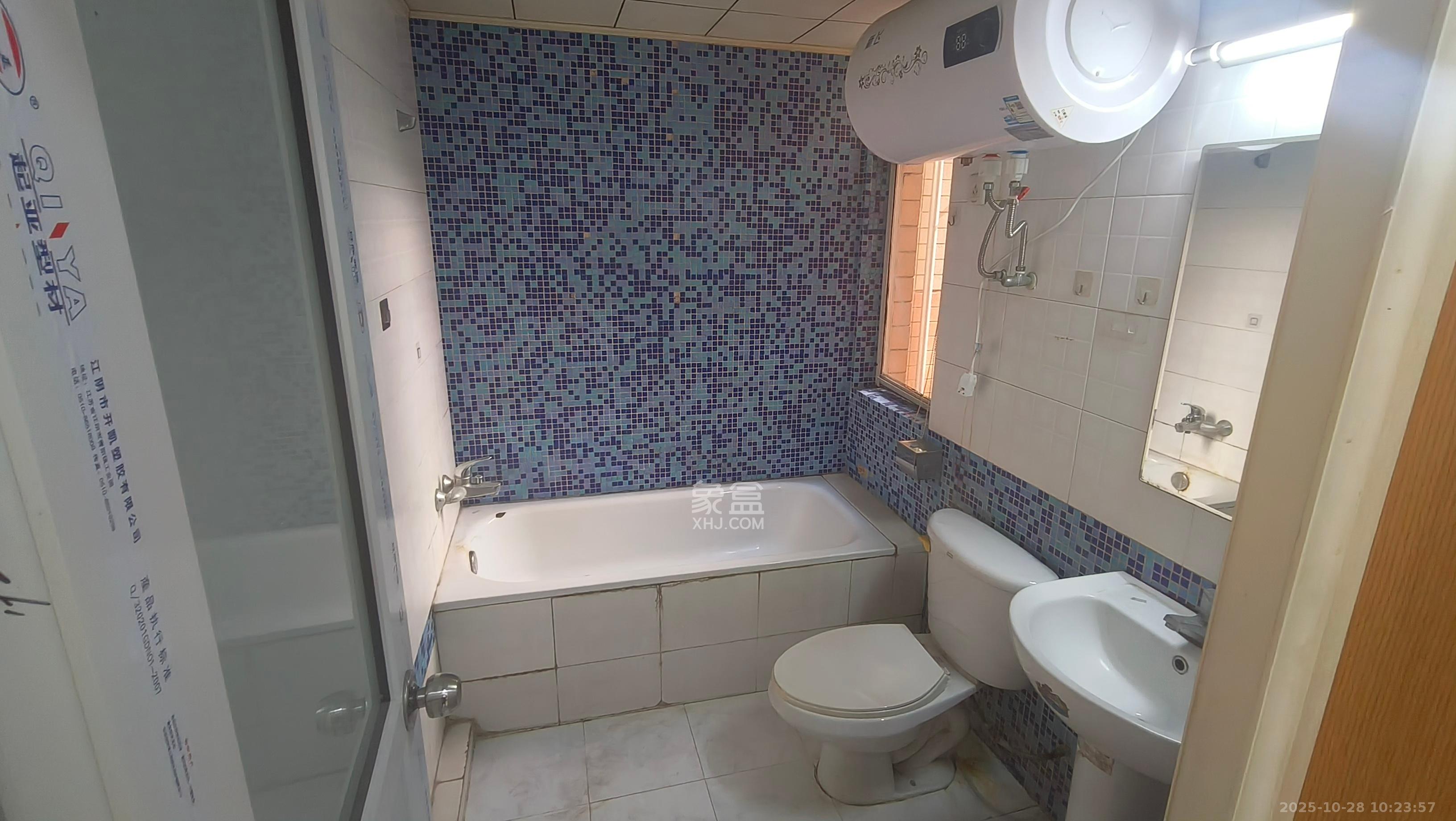 华银园  3室2厅2卫    2000.0元/月室内图