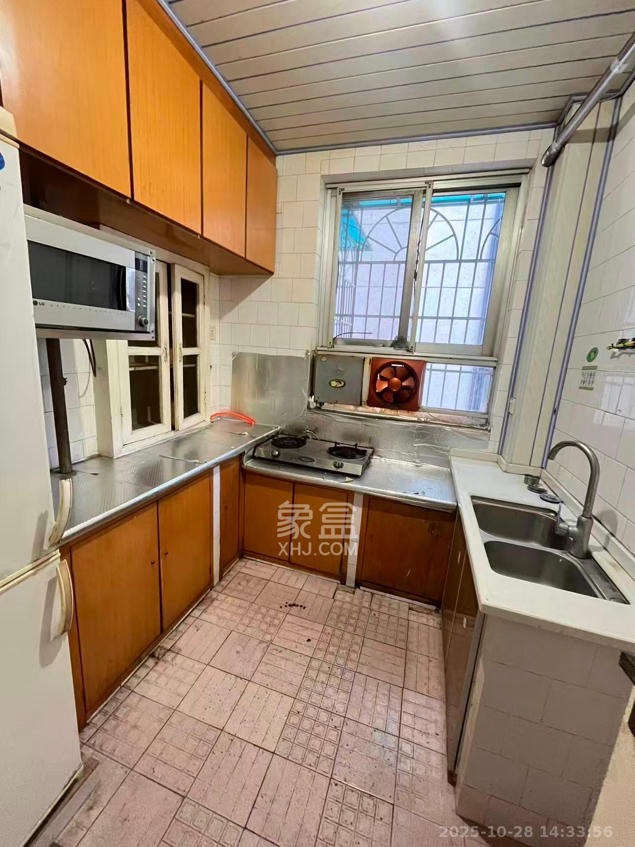 通发公寓  3室2厅1卫    2300.0元/月 通发公寓  3室2厅1卫    2300.0元/月室内图