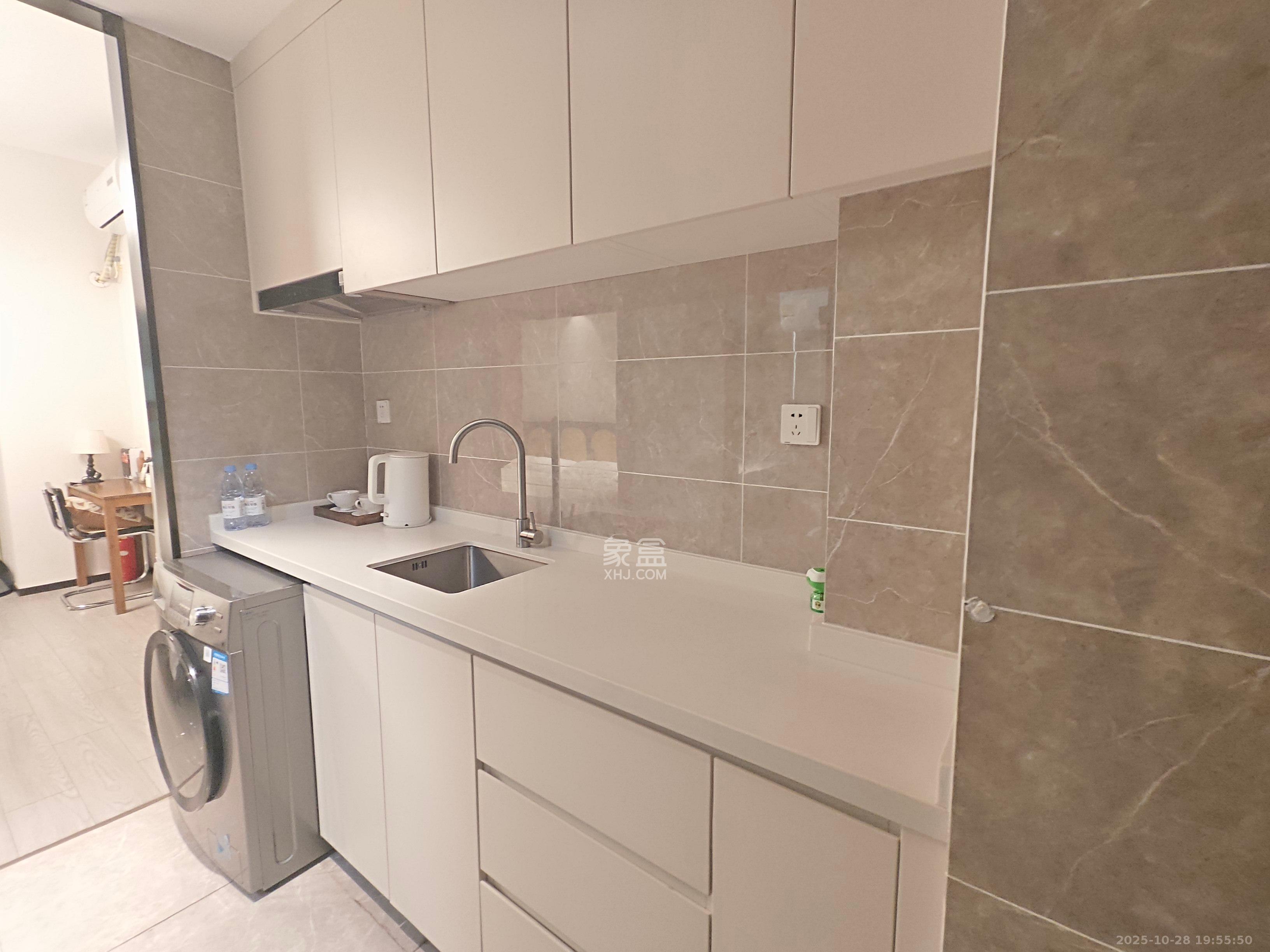 华润置地中心  1室1厅1卫    2200.0元/月 华润置地中心  1室1厅1卫    2200.0元/月室内图