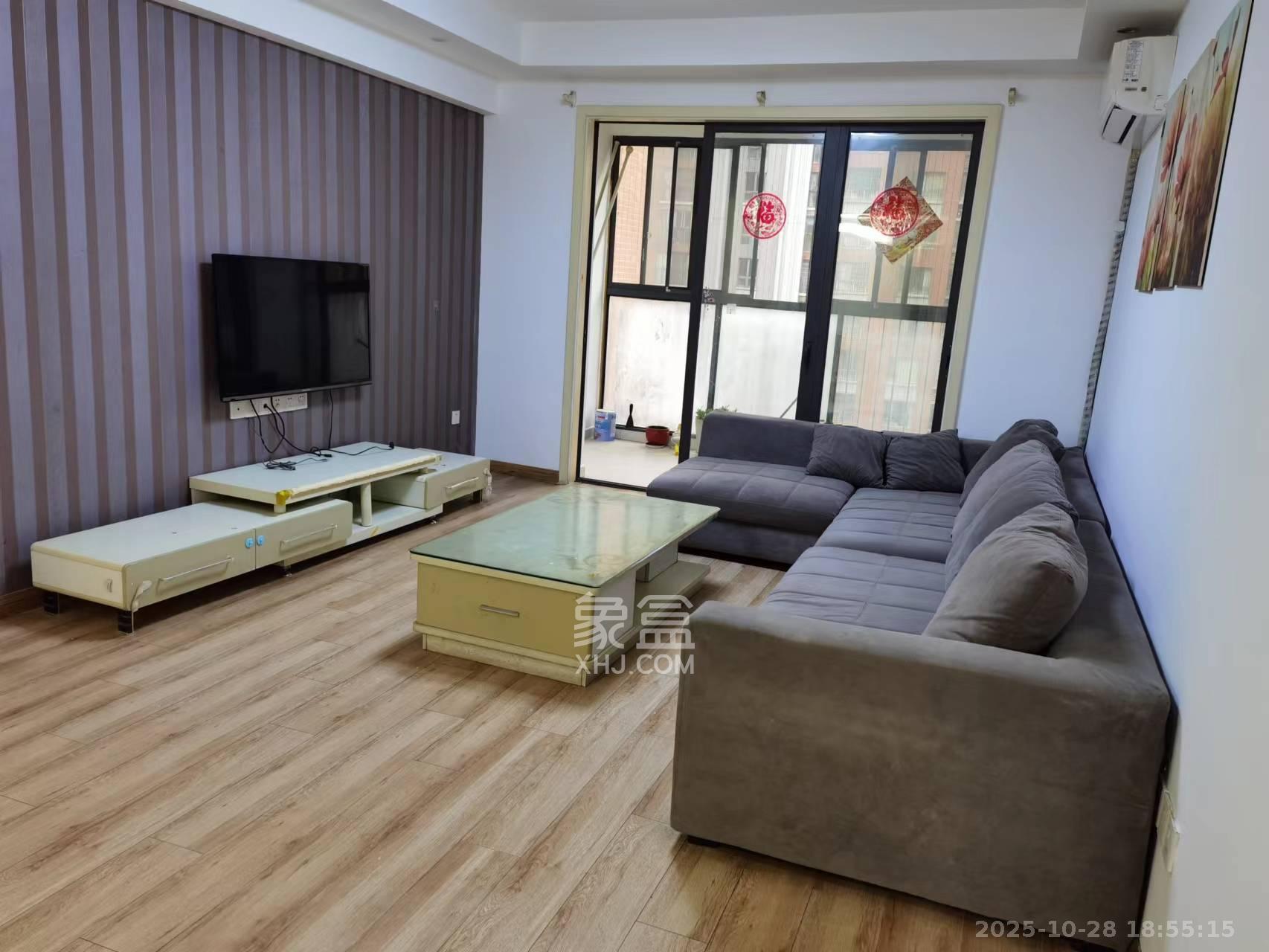 华润凤凰城二期  3室2厅1卫    2100.0元/月