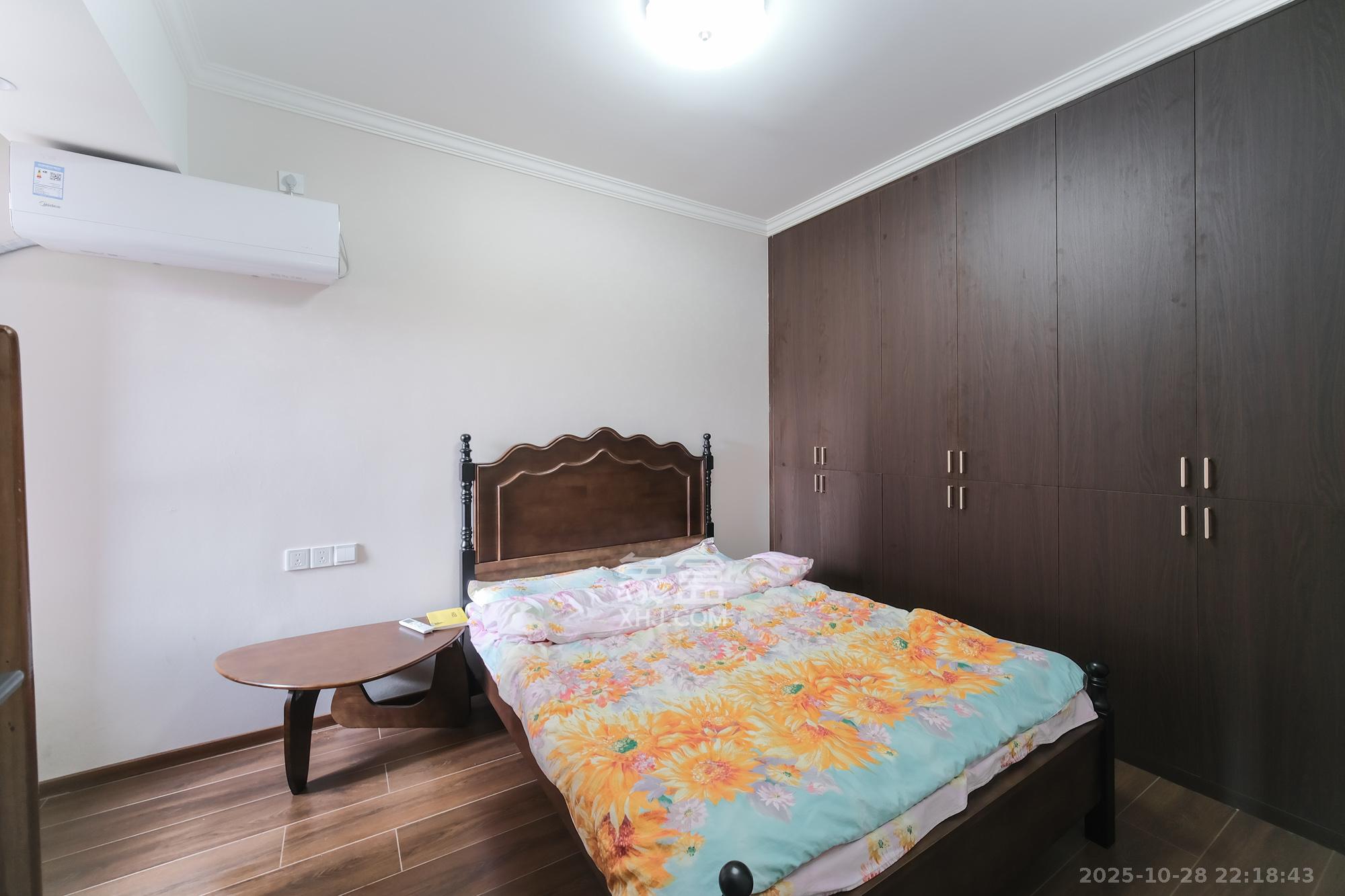 三一街区 2室2厅1卫 68.0万 三一街区 2室2厅1卫 68.0万卧室