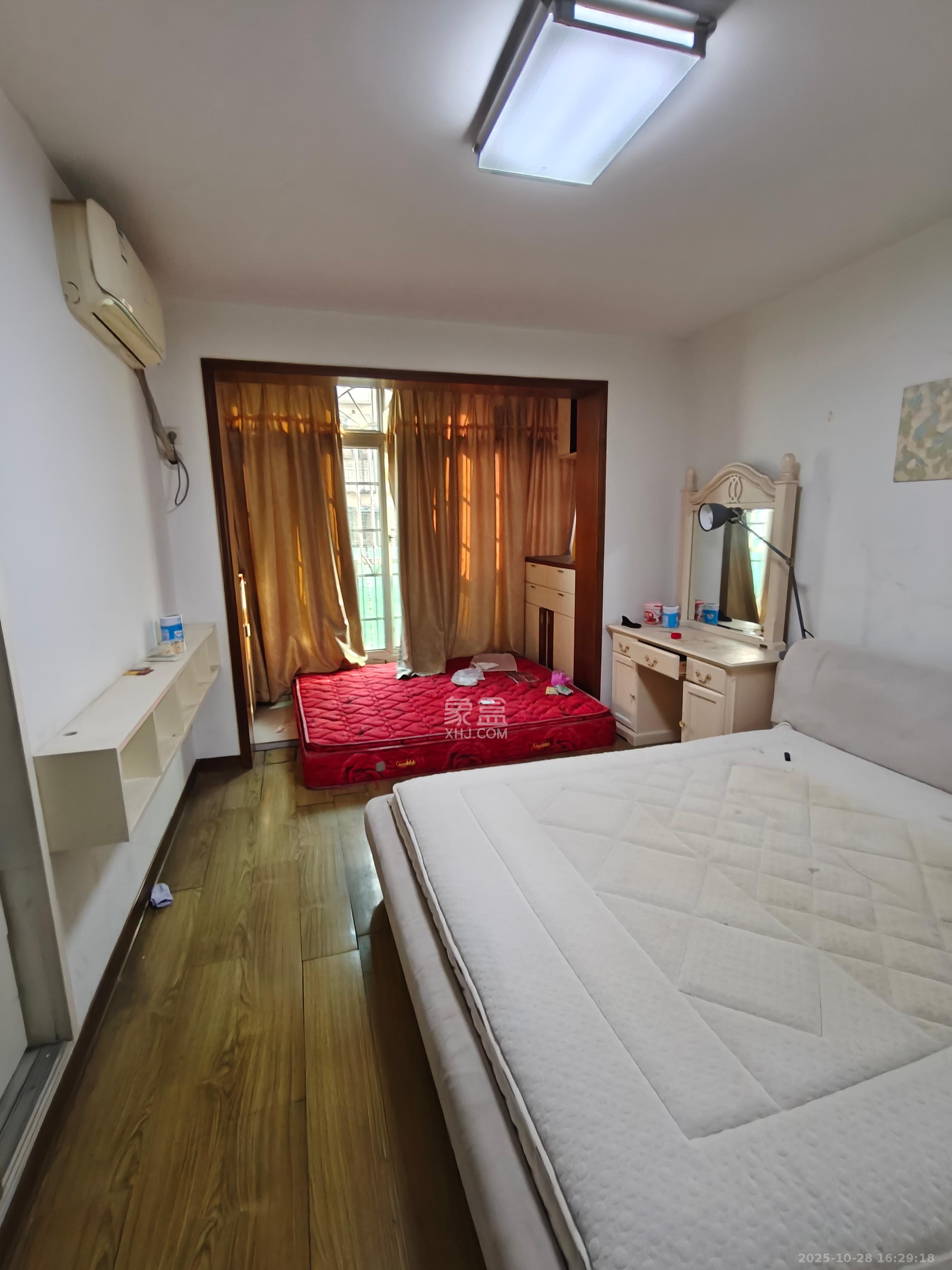 香巴圣地  3室2厅2卫    2500.0元/月室内图