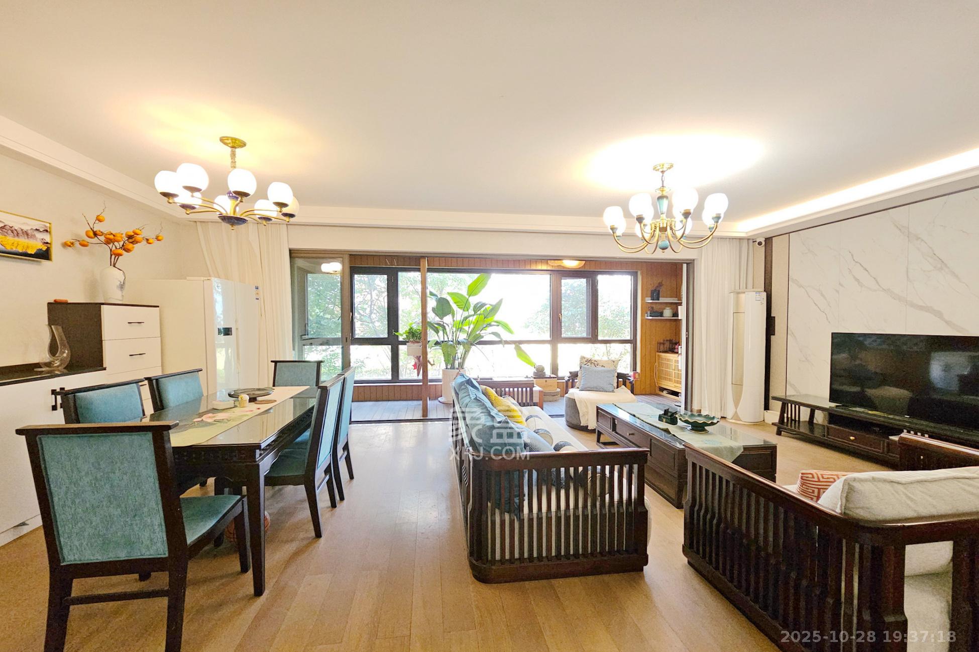 阳光城尚东湾蜜桃园 4室2厅2卫 138.8万 阳光城尚东湾蜜桃园 4室2厅2卫 138.8万客厅