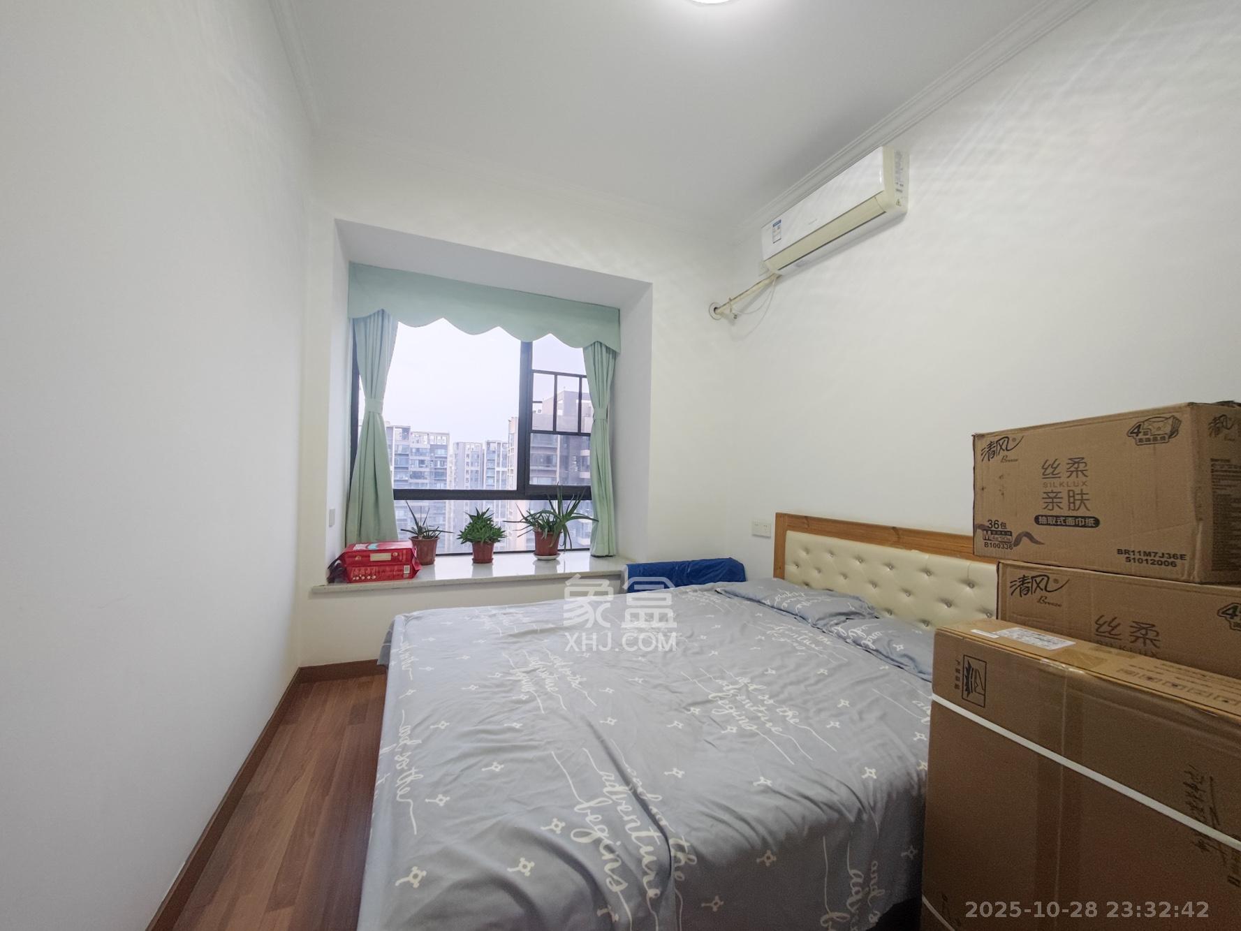 汇金城/嘉华城（二期、三期）  4室2厅2卫    165.0万卧室