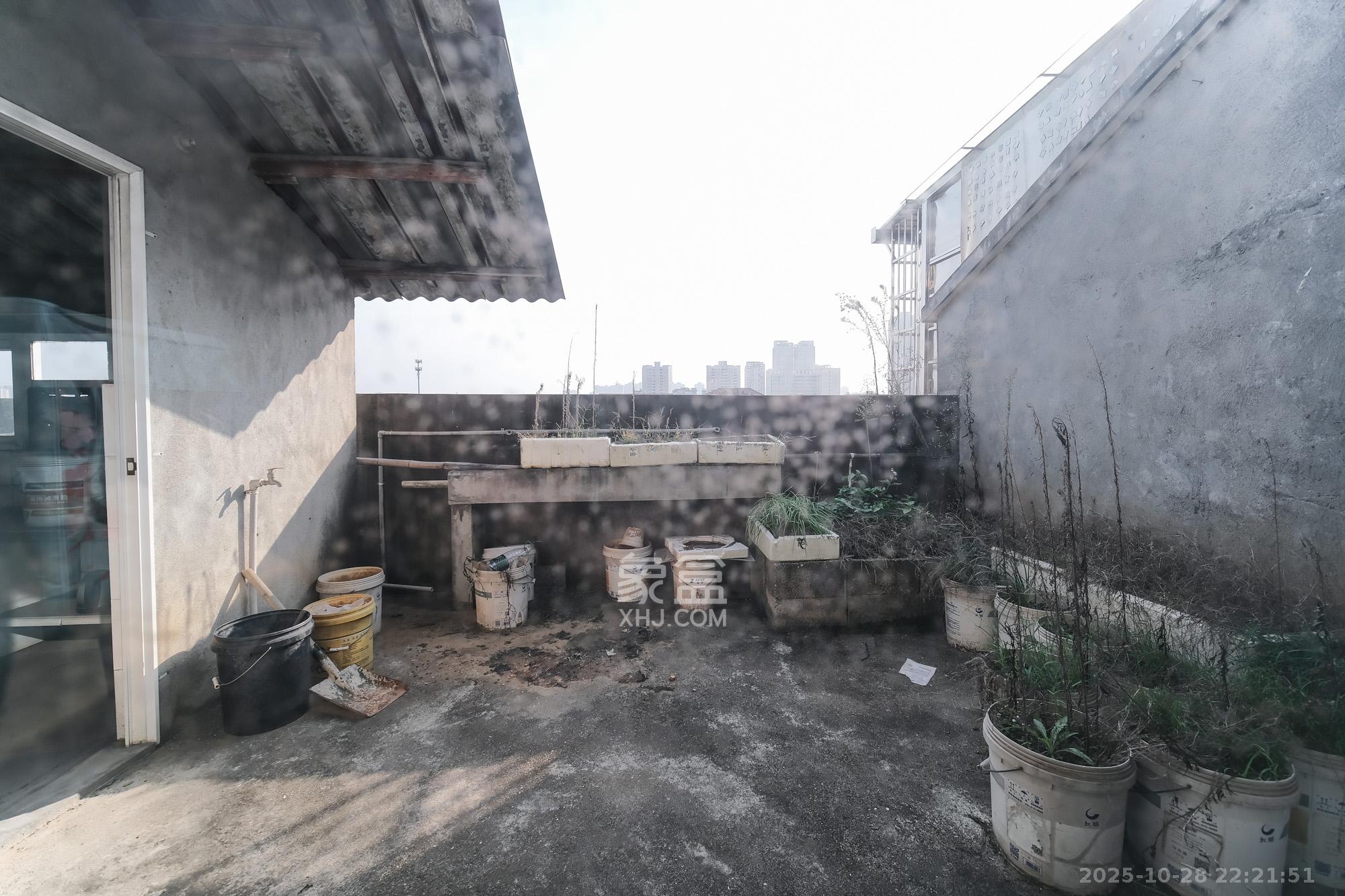 金鹰机电大市场  1室0厅0卫    65.0万阳台