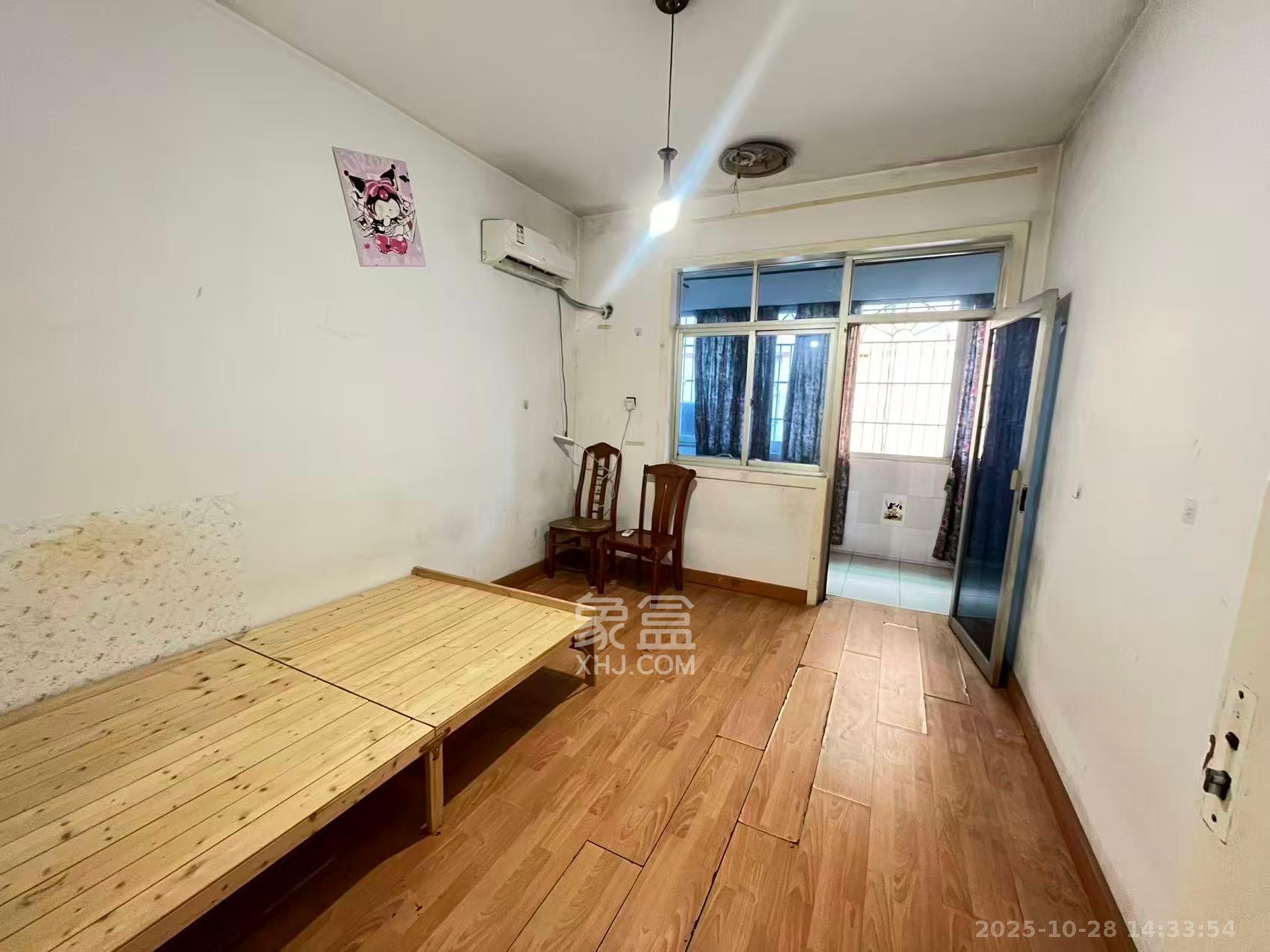 通发公寓  3室2厅1卫    2300.0元/月 通发公寓  3室2厅1卫    2300.0元/月室内图