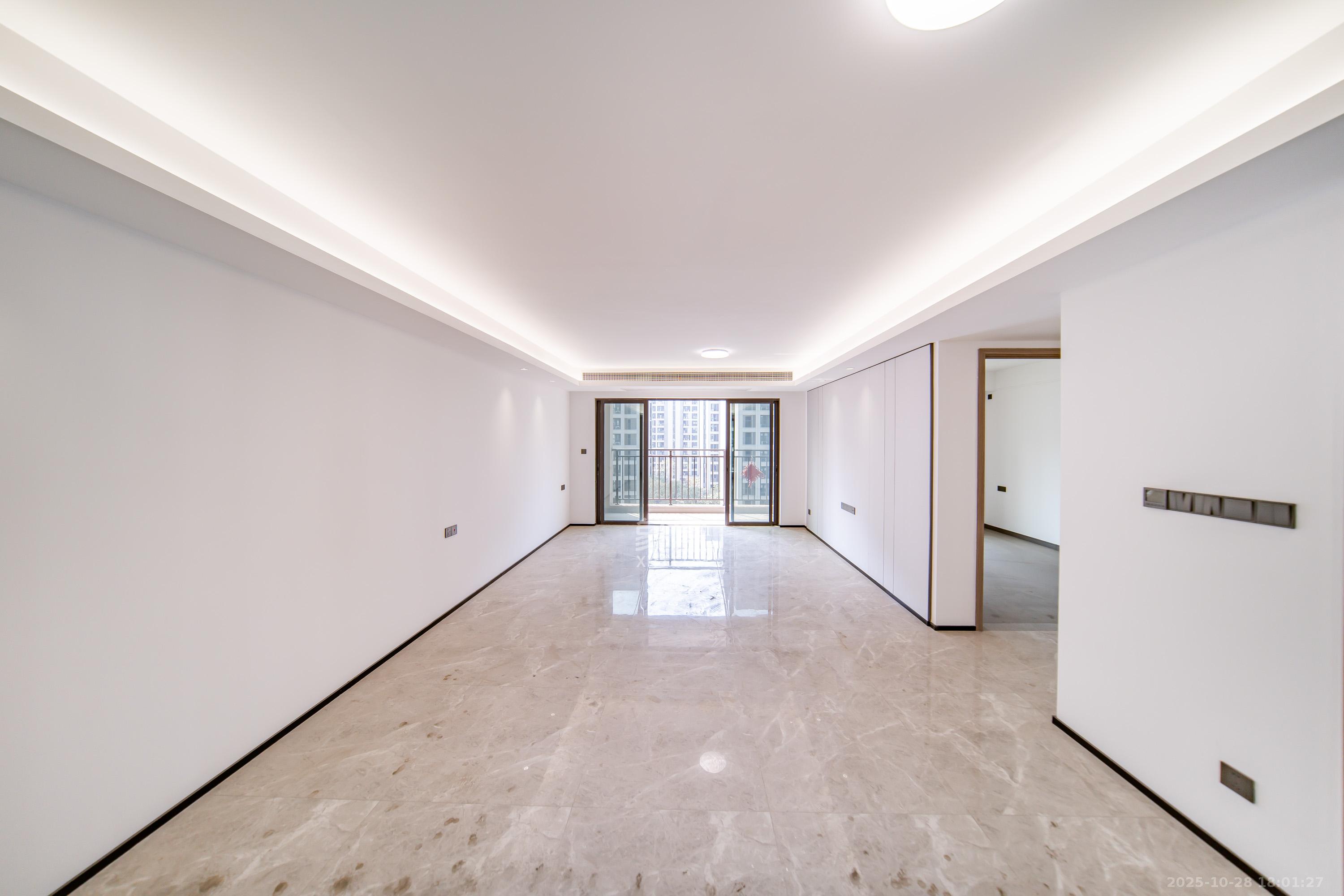 旭辉国宸府  4室2厅2卫    175.0万 旭辉国宸府  4室2厅2卫    175.0万客厅