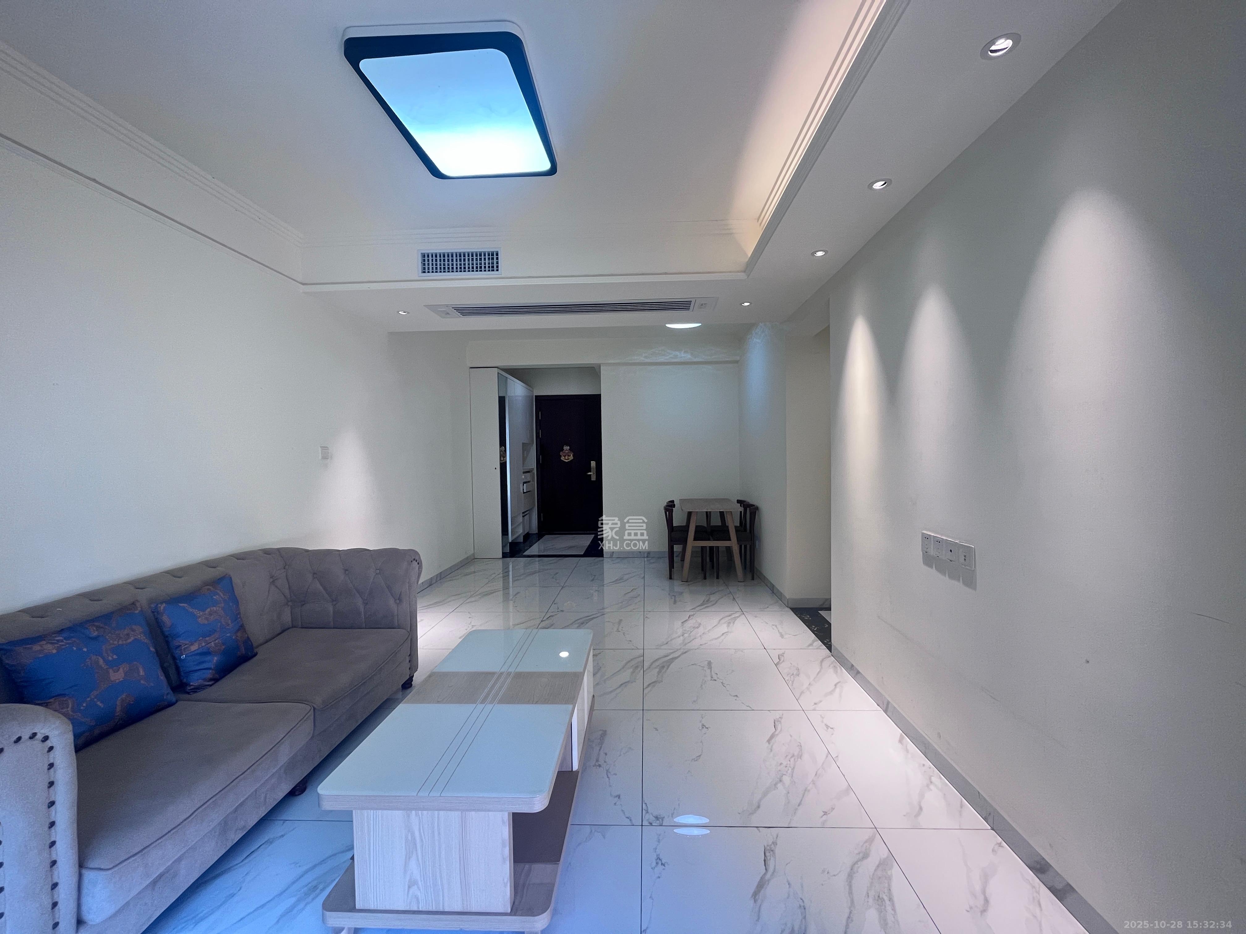 碧桂园中央花园  3室2厅2卫    2400.0元/月