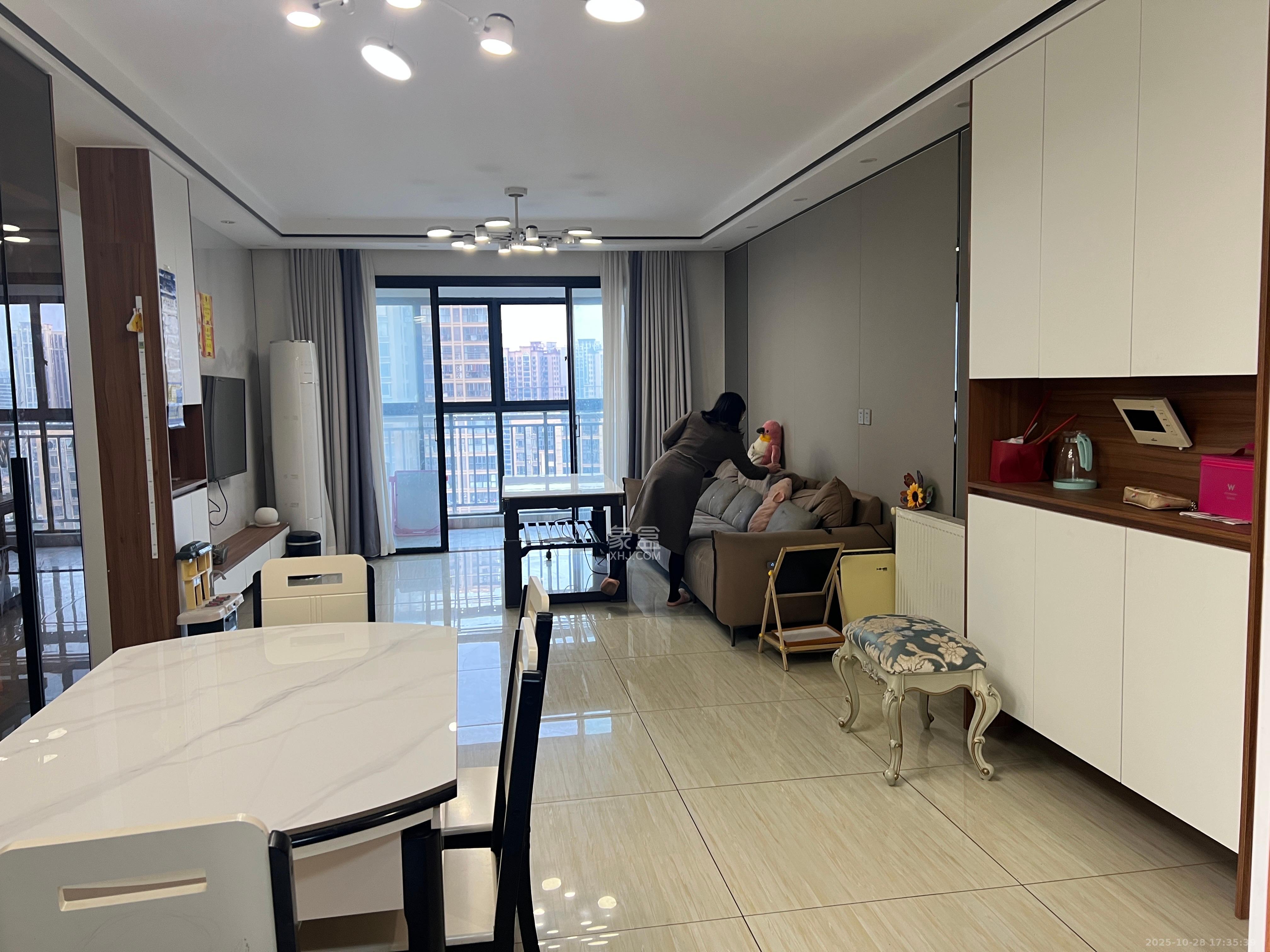 鑫远御文台一期  4室2厅1卫    3200.0元/月 鑫远御文台一期  4室2厅1卫    3200.0元/月室内图1