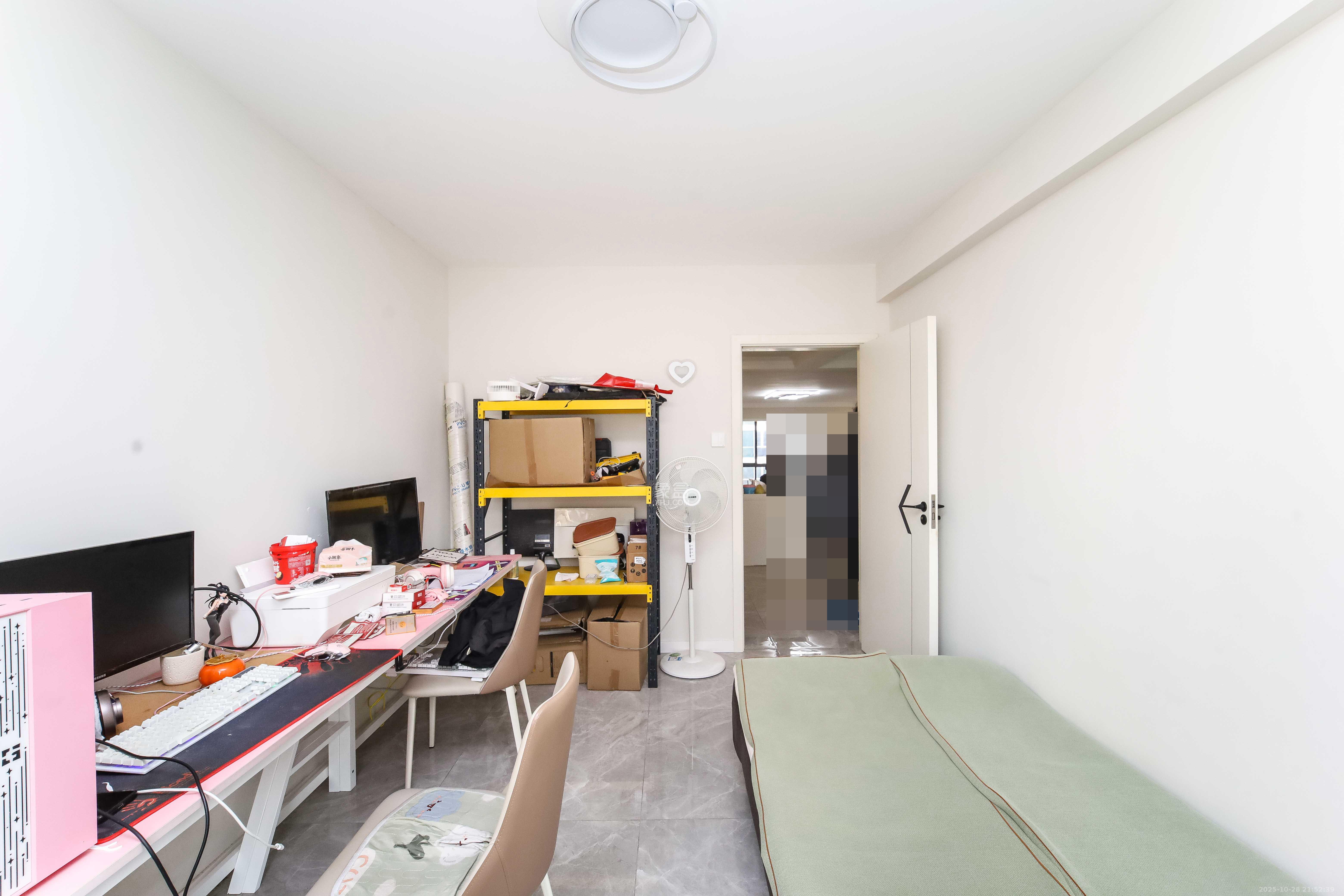 银港水晶城  4室2厅2卫    138.4万 银港水晶城  4室2厅2卫    138.4万卧室