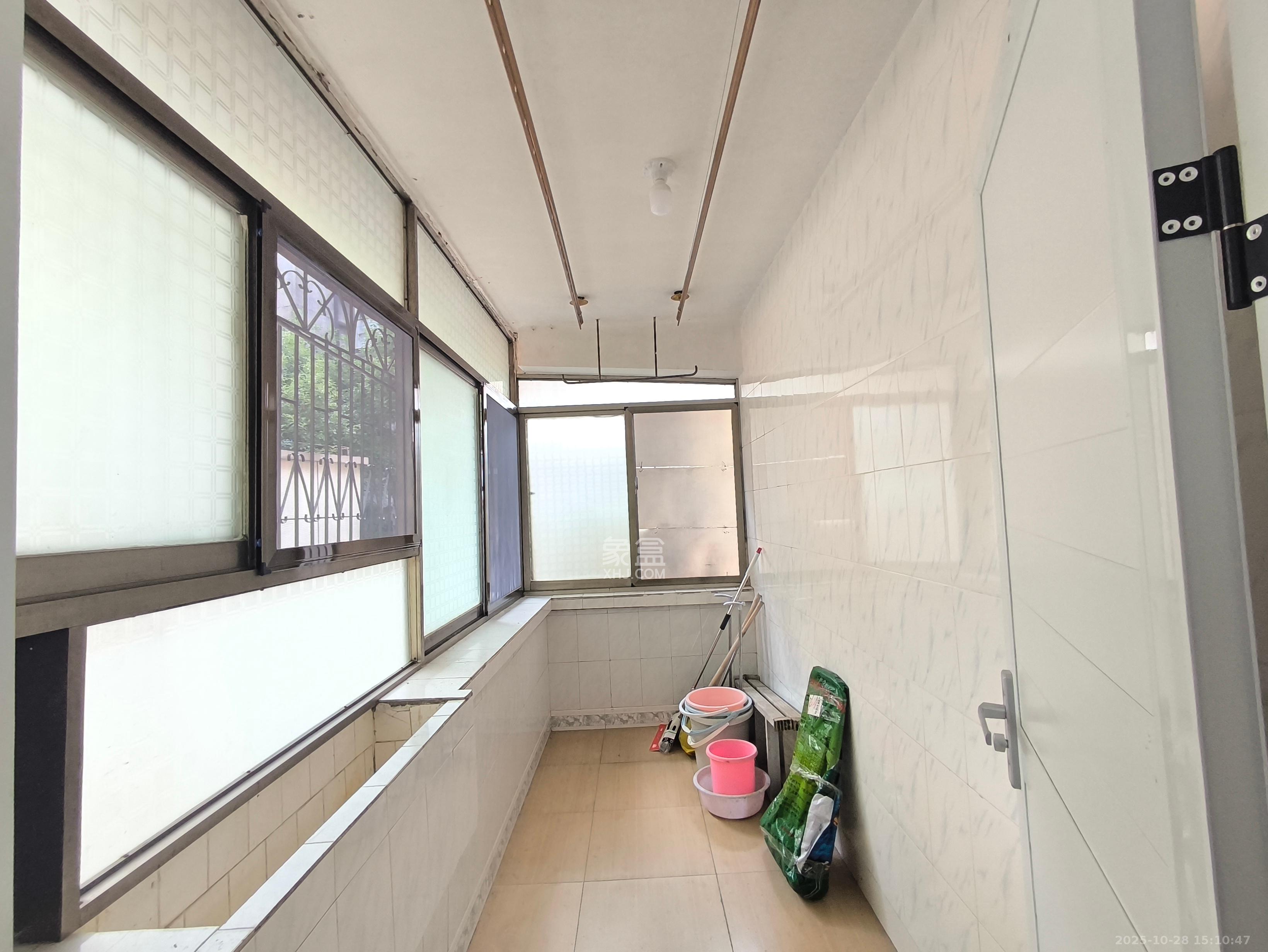 东风路汽电宿舍(东风路三条巷/四条巷)  3室2厅1卫    1800.0元/月 东风路汽电宿舍(东风路三条巷/四条巷)  3室2厅1卫    1800.0元/月室内图