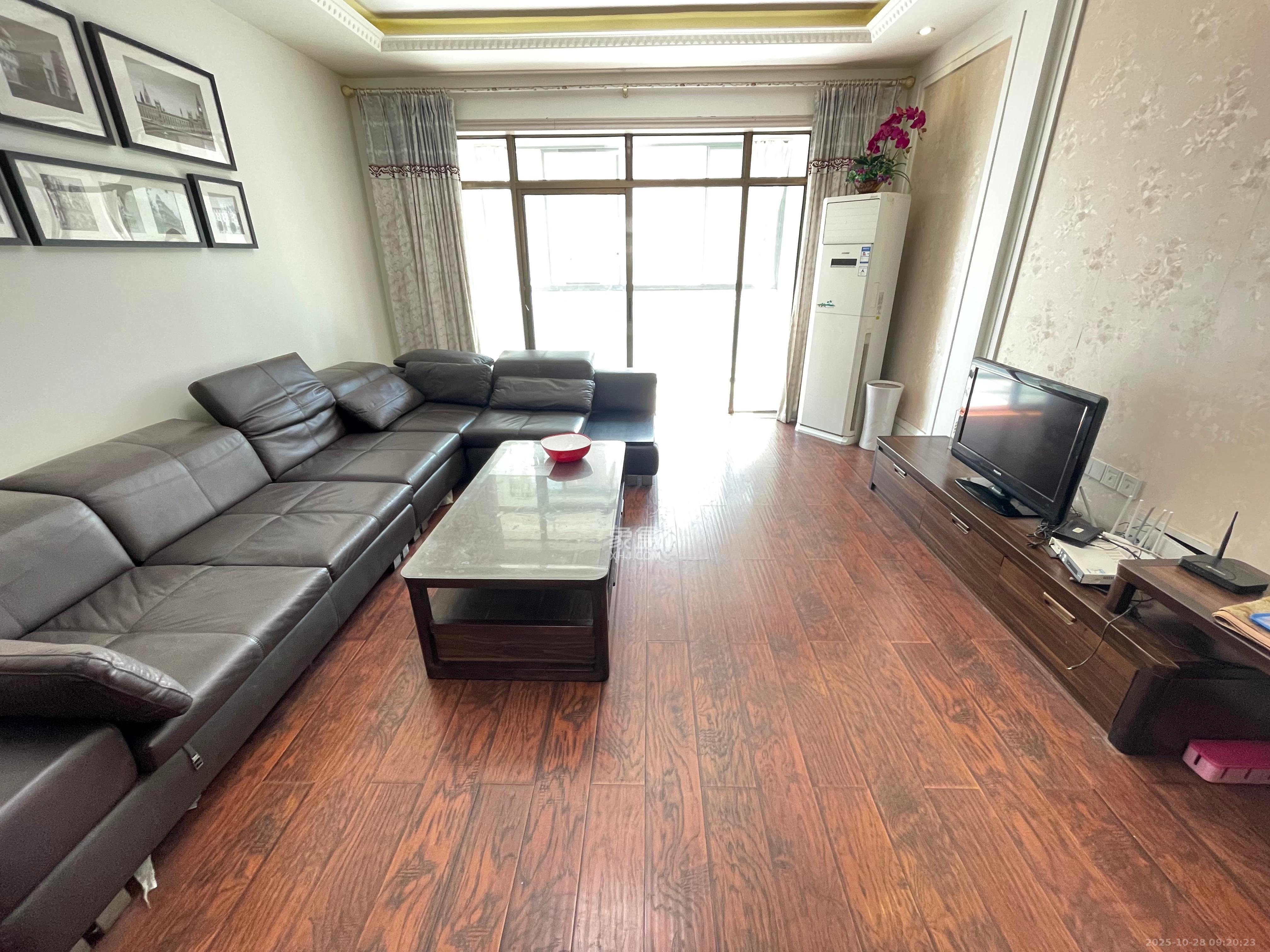 西岸润泽府  2室2厅2卫    2600.0元/月