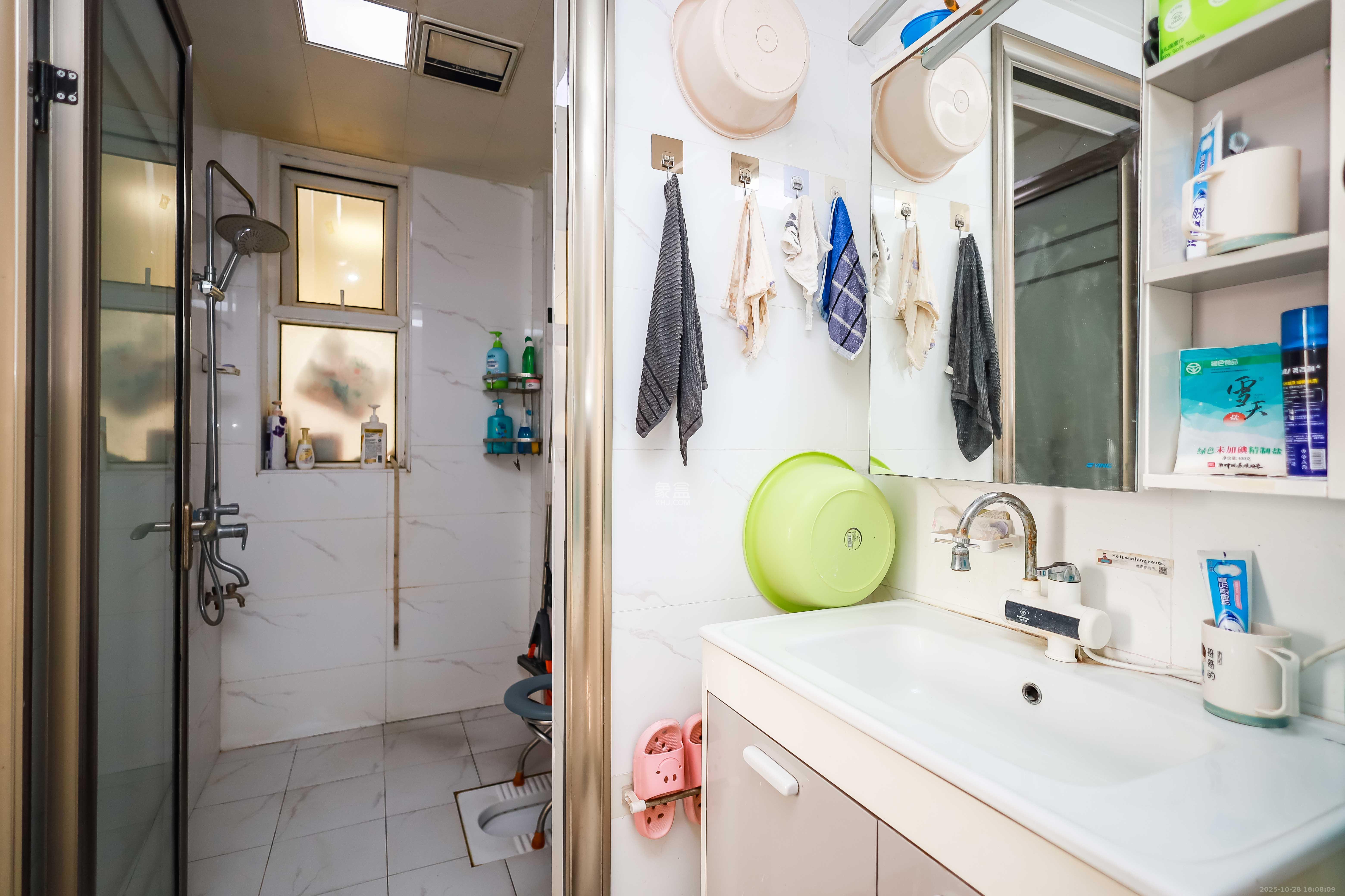 金科世界城  3室2厅2卫    68.0万 金科世界城  3室2厅2卫    68.0万卫生间