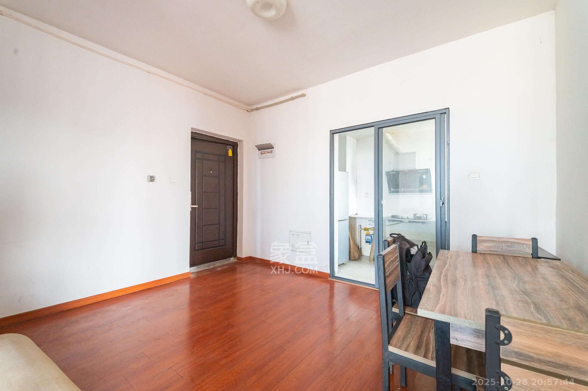 恒基凯旋门三期  3室2厅1卫    58.8万客厅