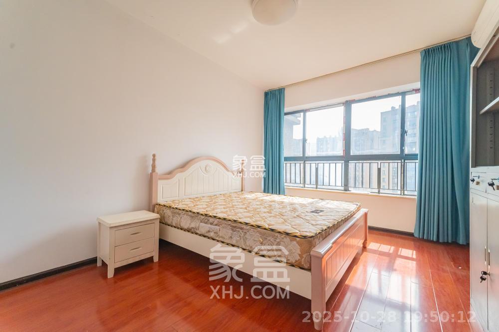 华润凤凰城三期  5室2厅1卫    4000.0元/月 华润凤凰城三期  5室2厅1卫    4000.0元/月室内图