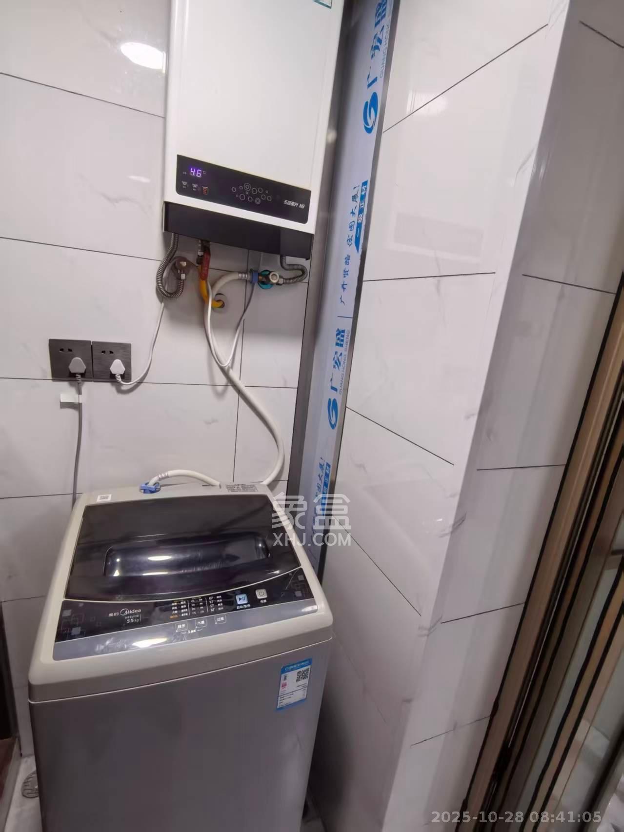 荷韵园 4室2厅2卫 1700.0元/月 荷韵园 4室2厅2卫 1700.0元/月室内图