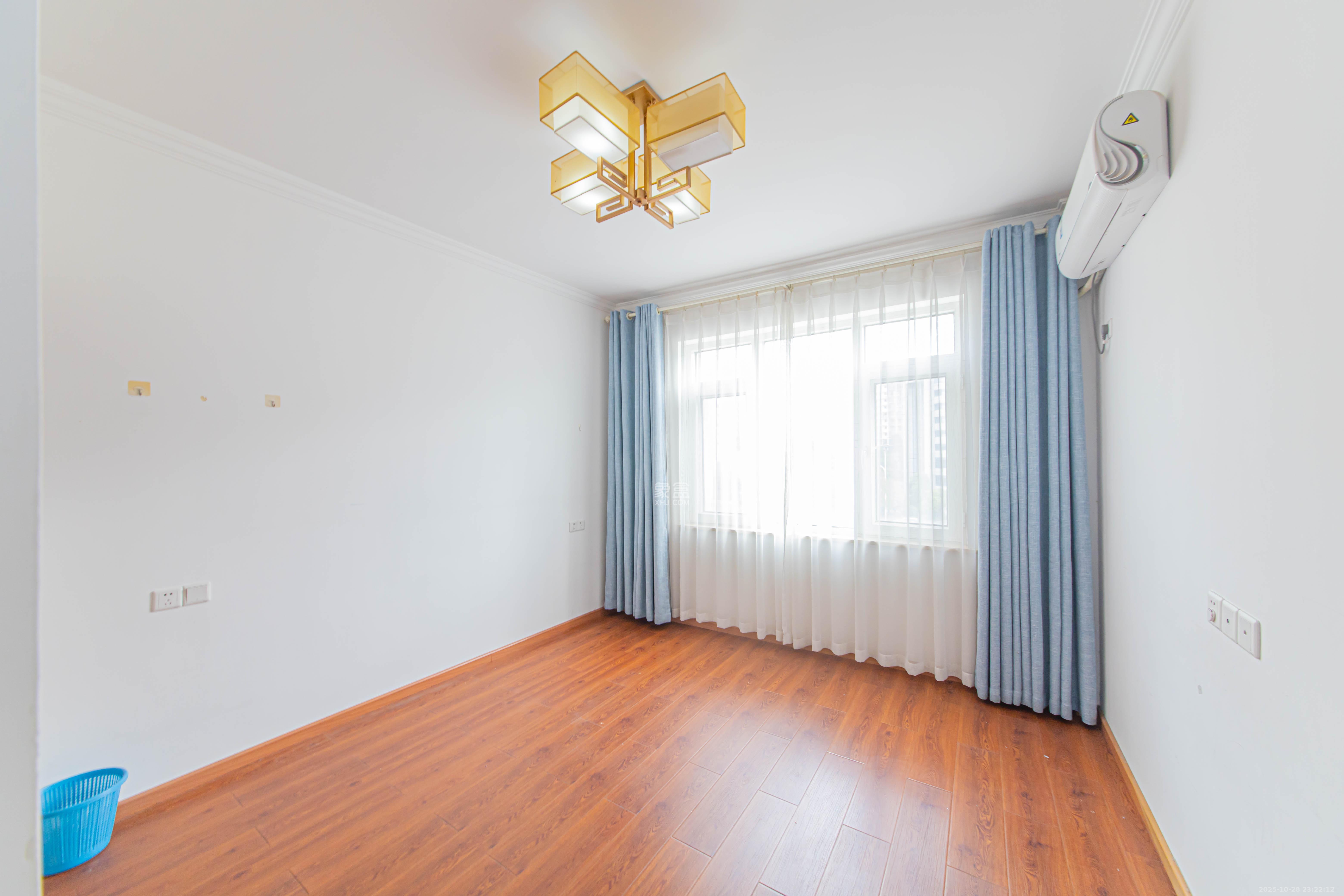 御邦  1室2厅1卫    106.0万卧室