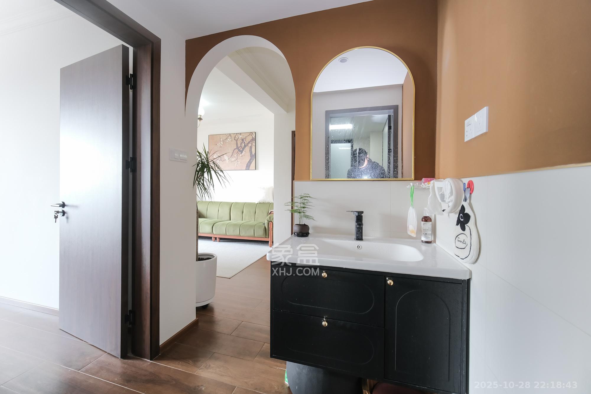 三一街区 2室2厅1卫 68.0万 三一街区 2室2厅1卫 68.0万卫生间