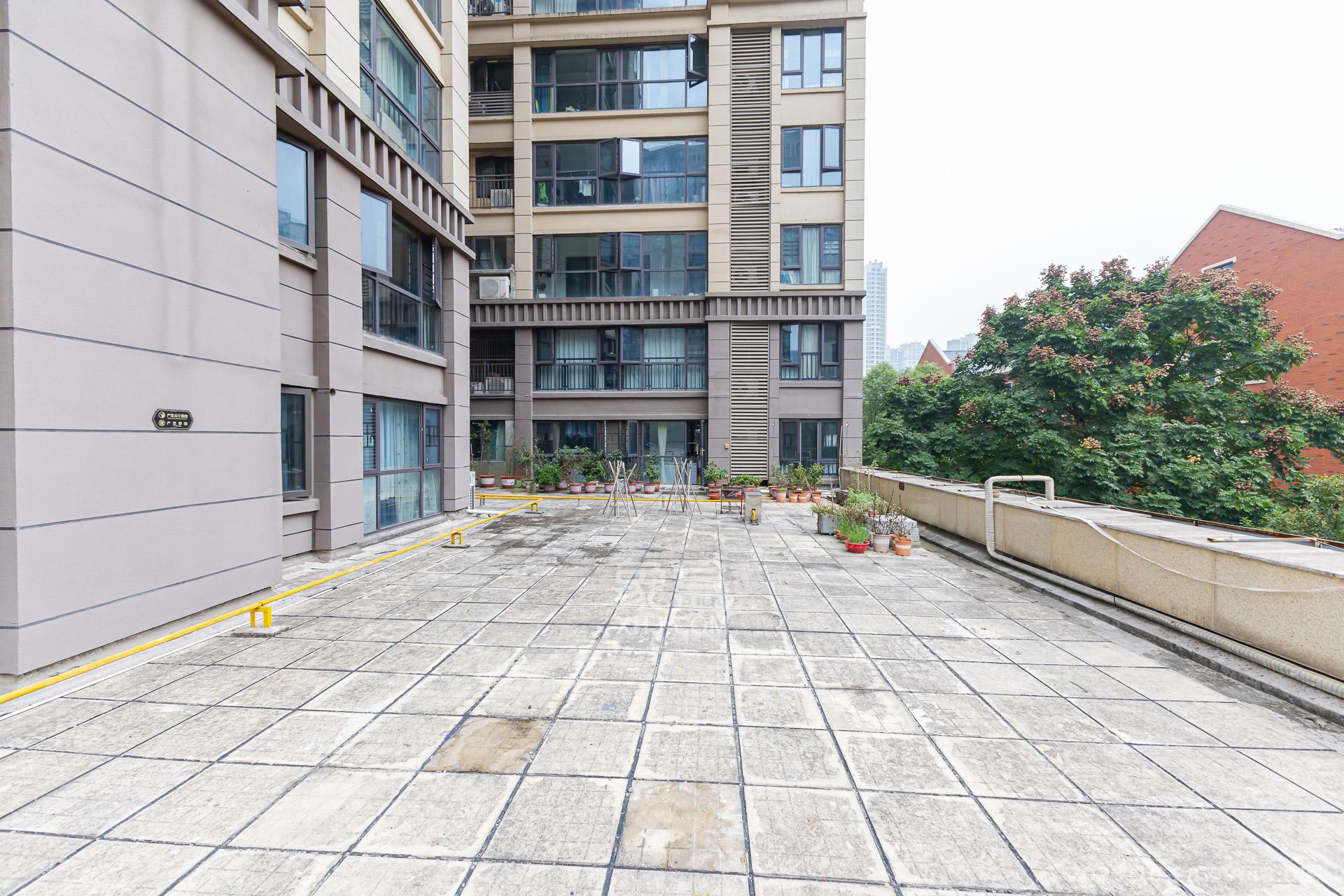 润和滨江府  4室2厅2卫    155.0万其他