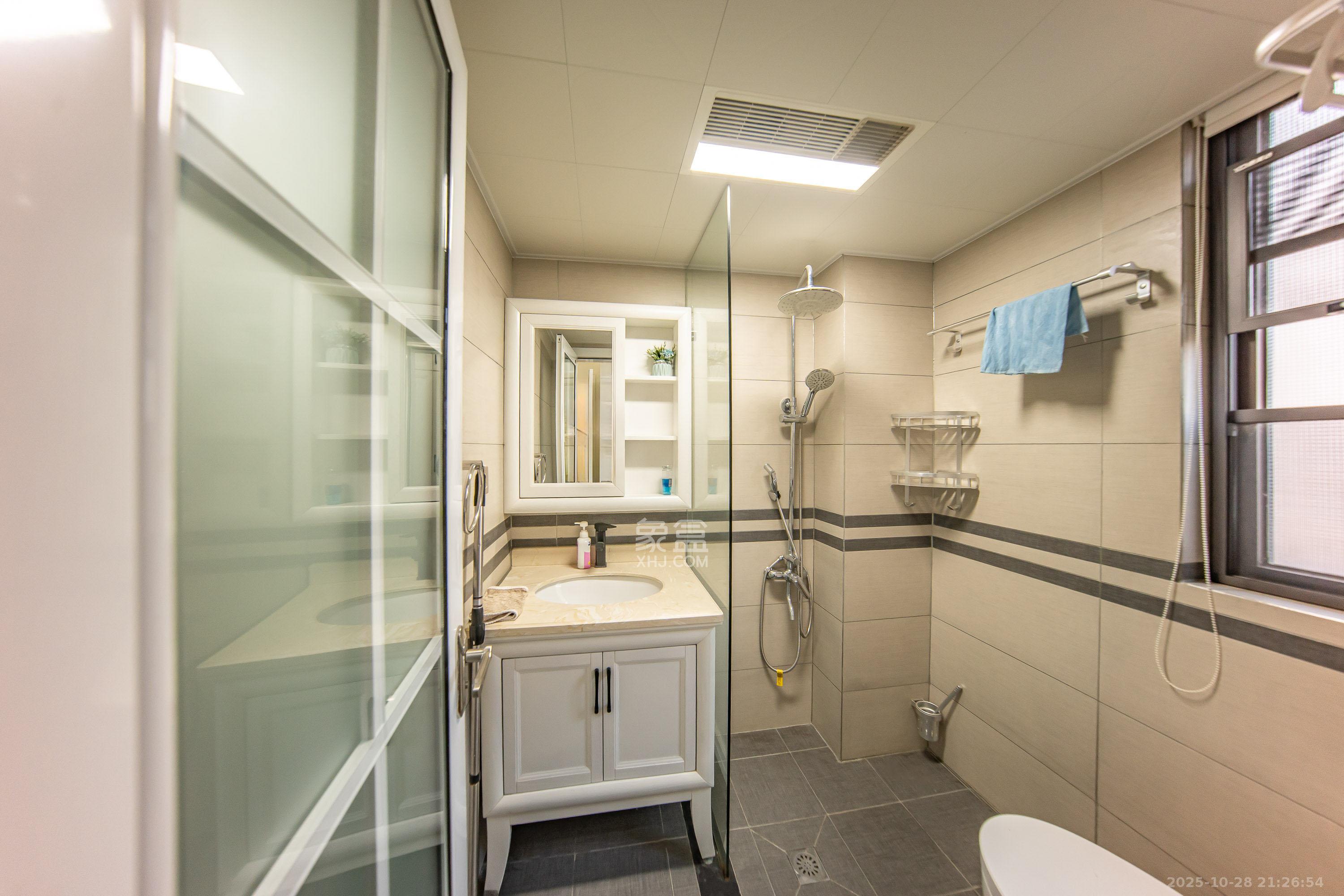 华润橡树湾 3室2厅2卫 98.0万 华润橡树湾 3室2厅2卫 98.0万卫生间