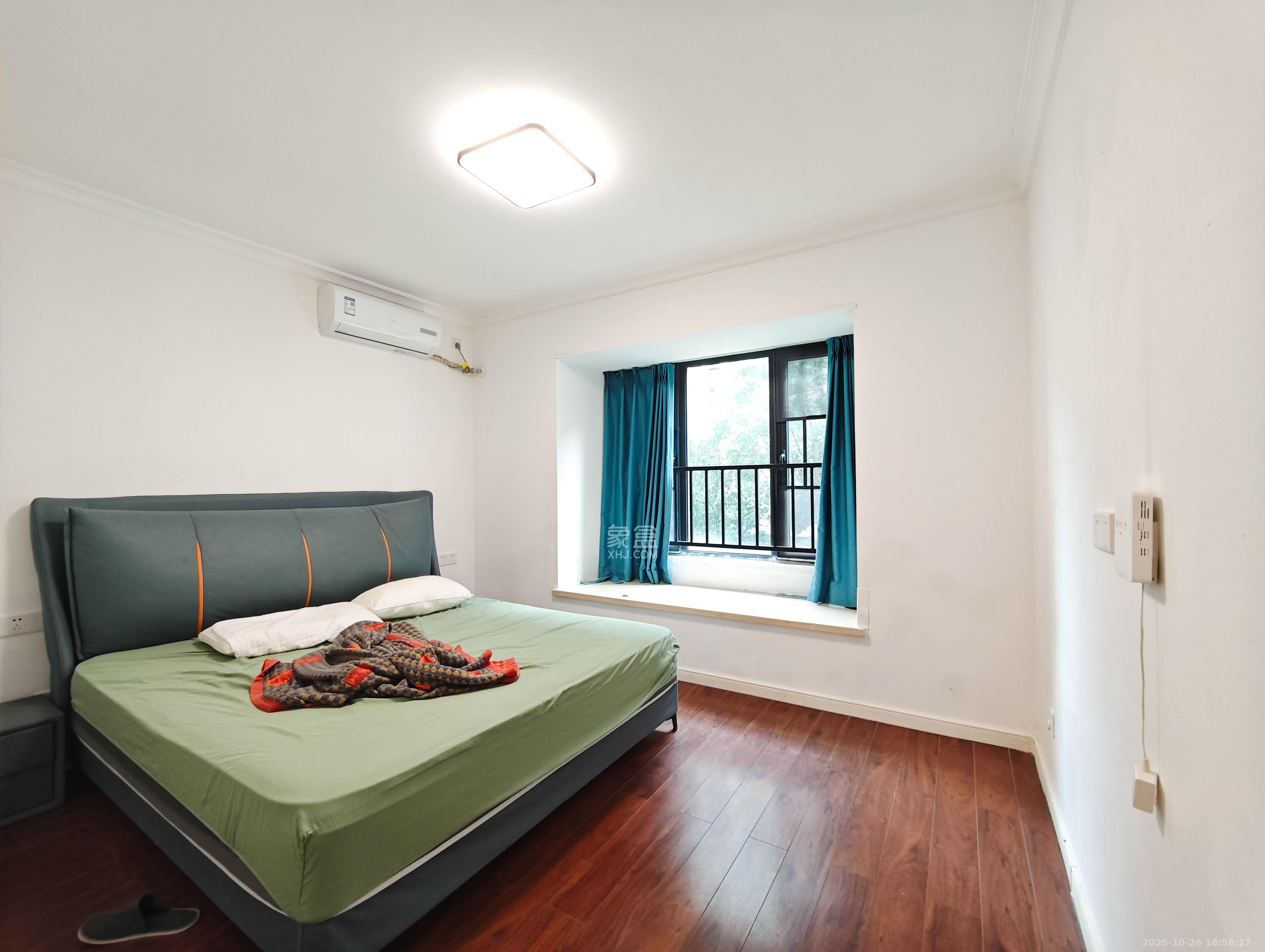 万科魅力之城观澜里  4室2厅1卫    205.0万卧室