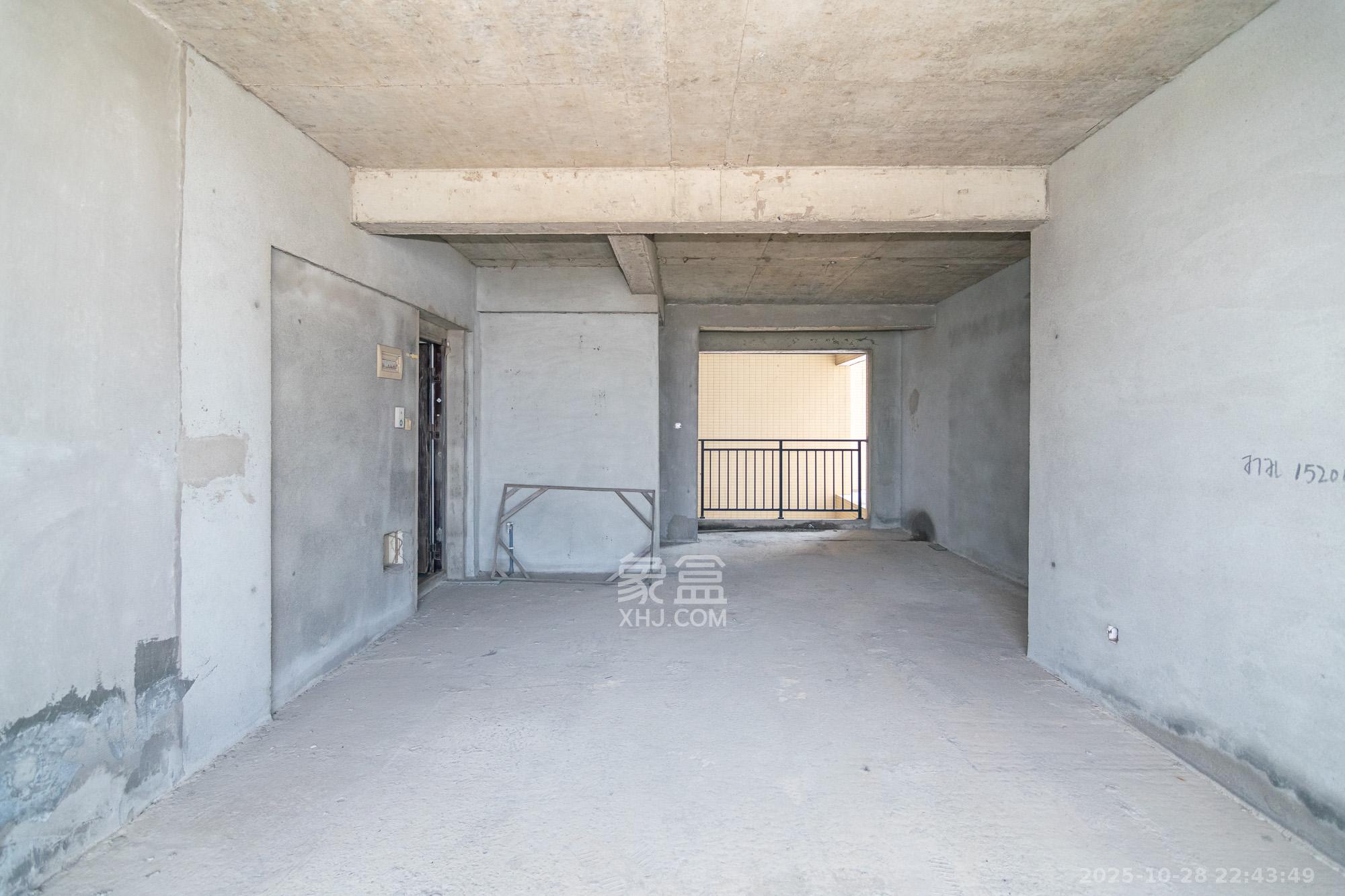 盛腾雅苑(新雅黄金苑二期) 4室2厅2卫 82.0万 盛腾雅苑(新雅黄金苑二期) 4室2厅2卫 82.0万客厅