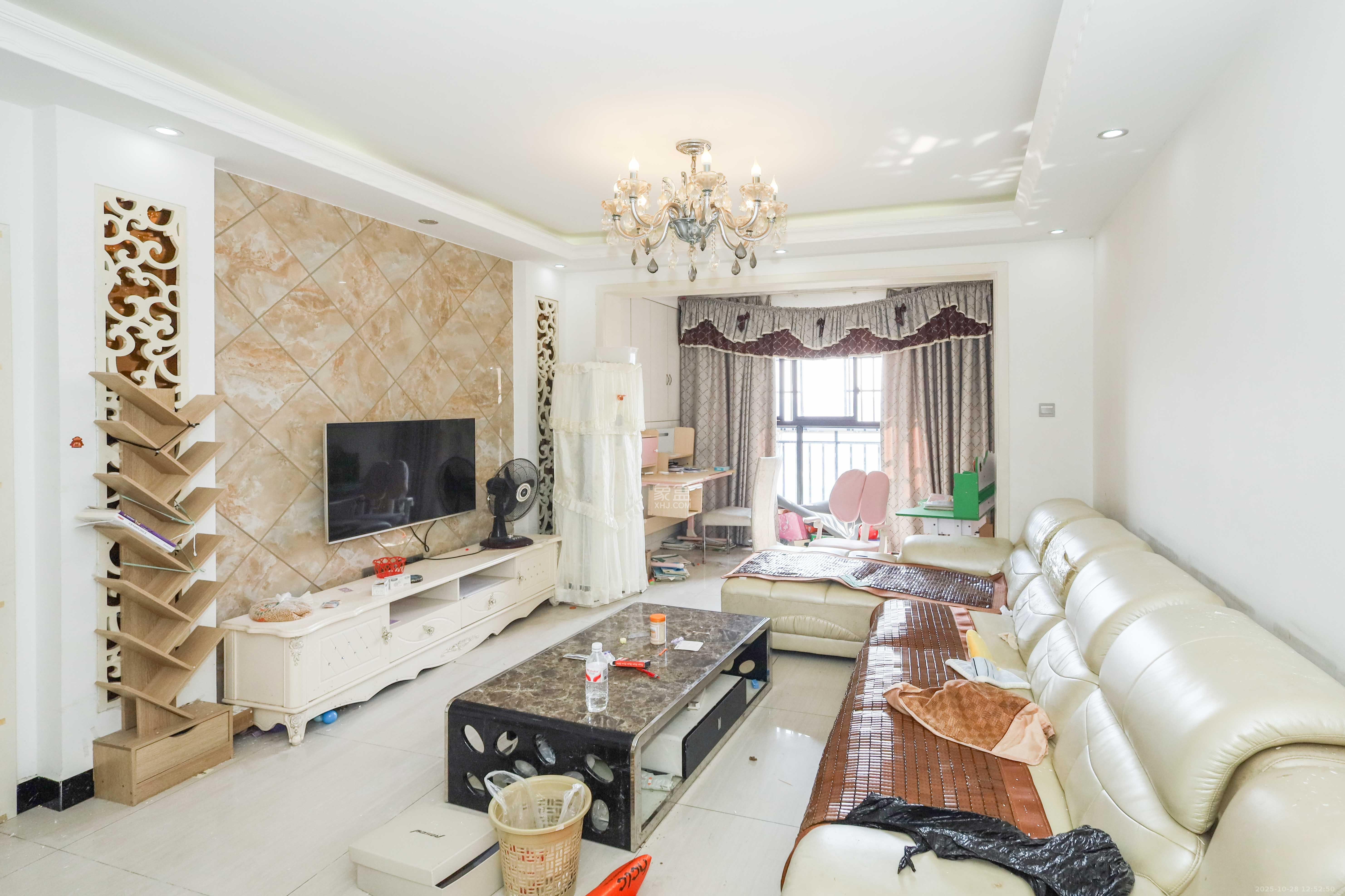 保利麓谷林语F区  3室2厅1卫    106.0万 保利麓谷林语F区  3室2厅1卫    106.0万客厅