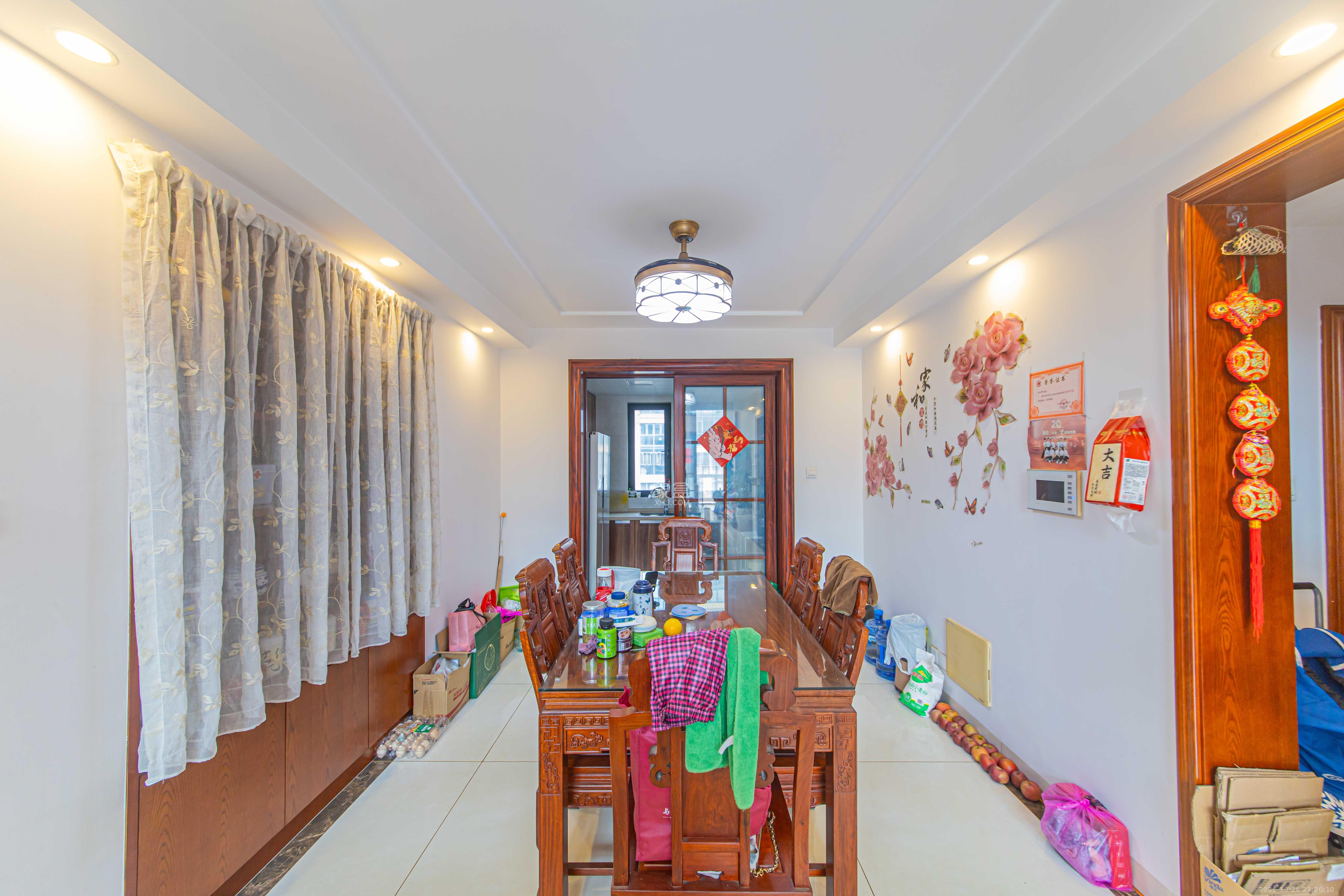 鑫远尚玺苑  4室2厅2卫    298.0万 鑫远尚玺苑  4室2厅2卫    298.0万客厅