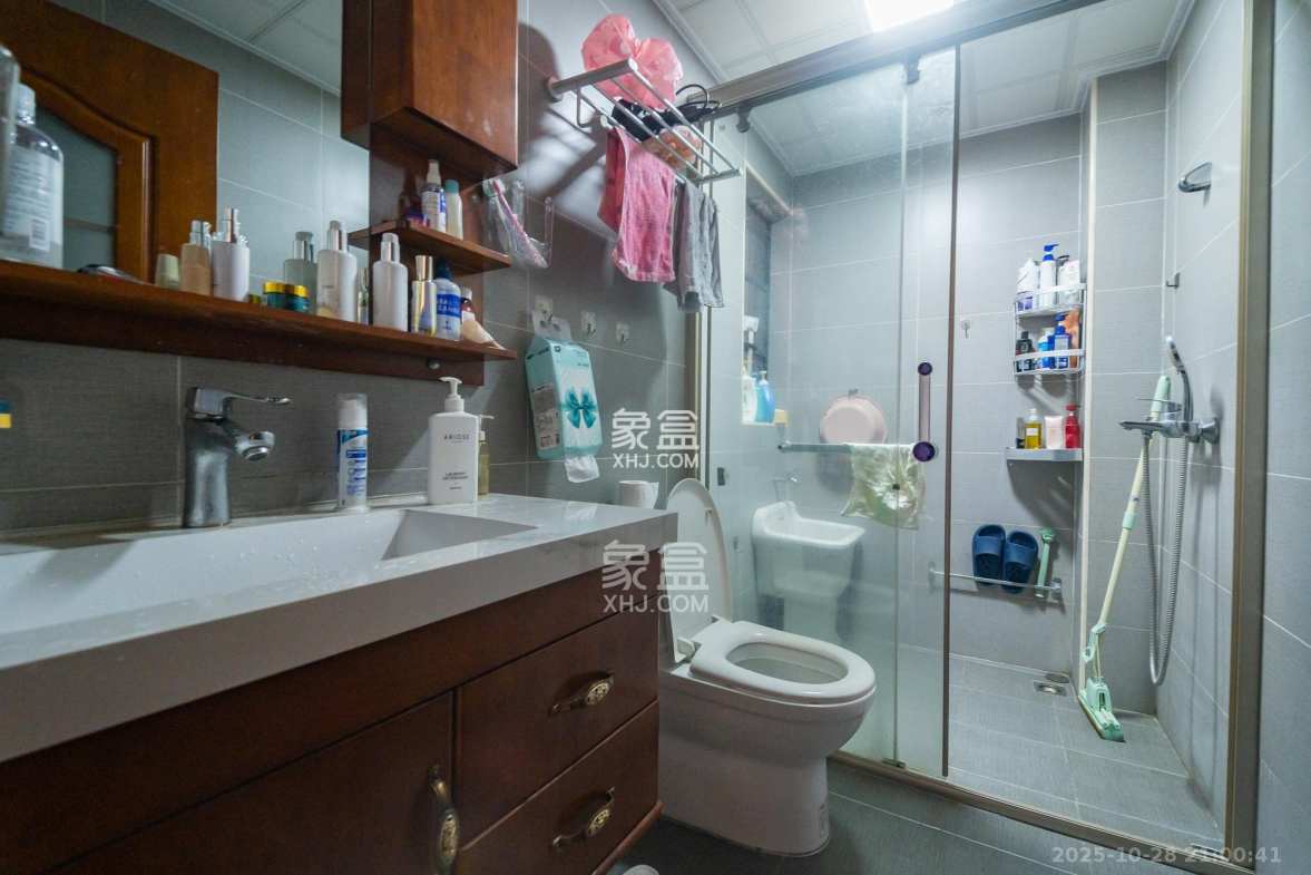 深业睿城 5室2厅3卫 222.0万 深业睿城 5室2厅3卫 222.0万卫生间