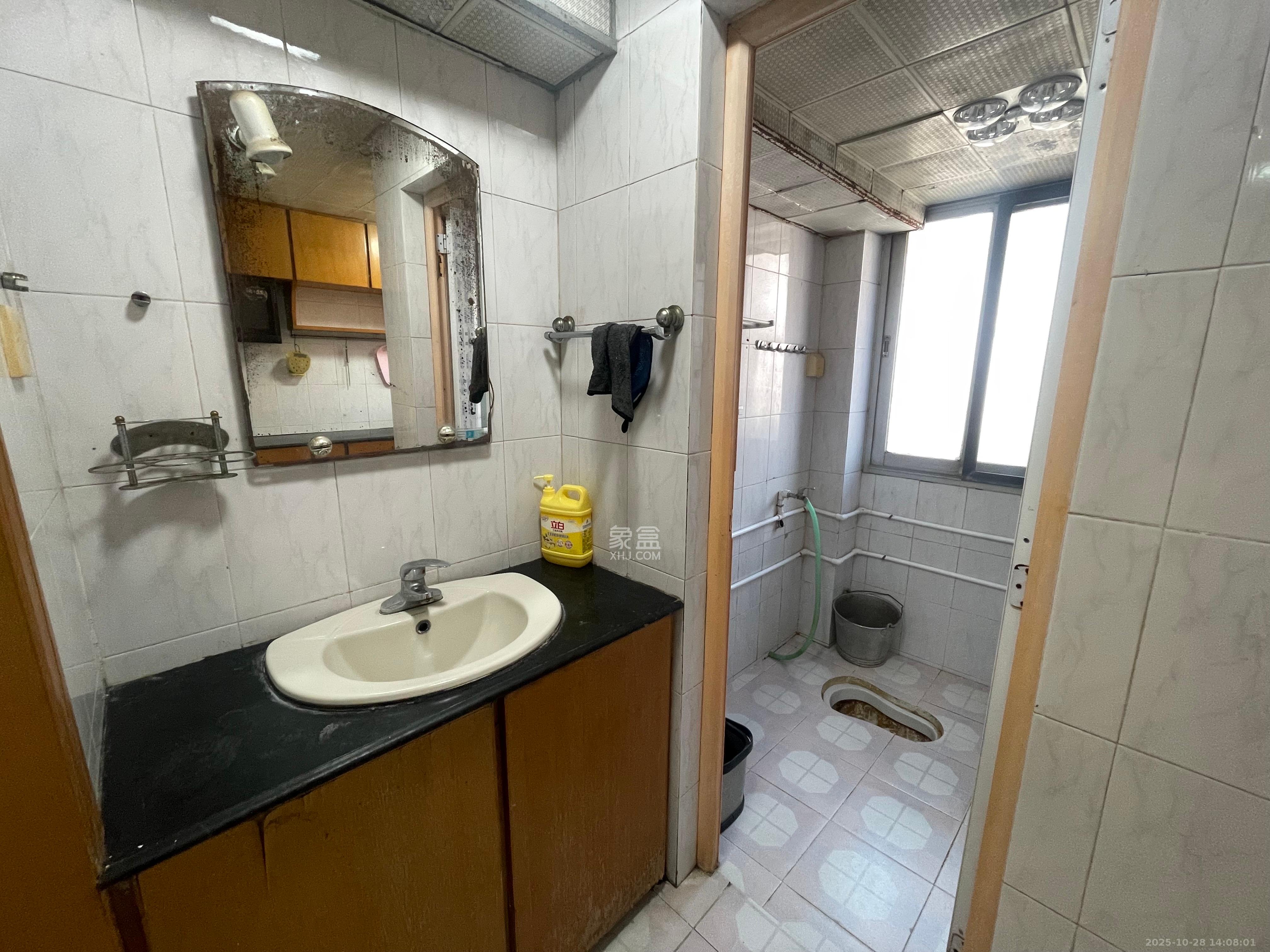 三湘小区  3室2厅2卫    1800.0元/月室内图