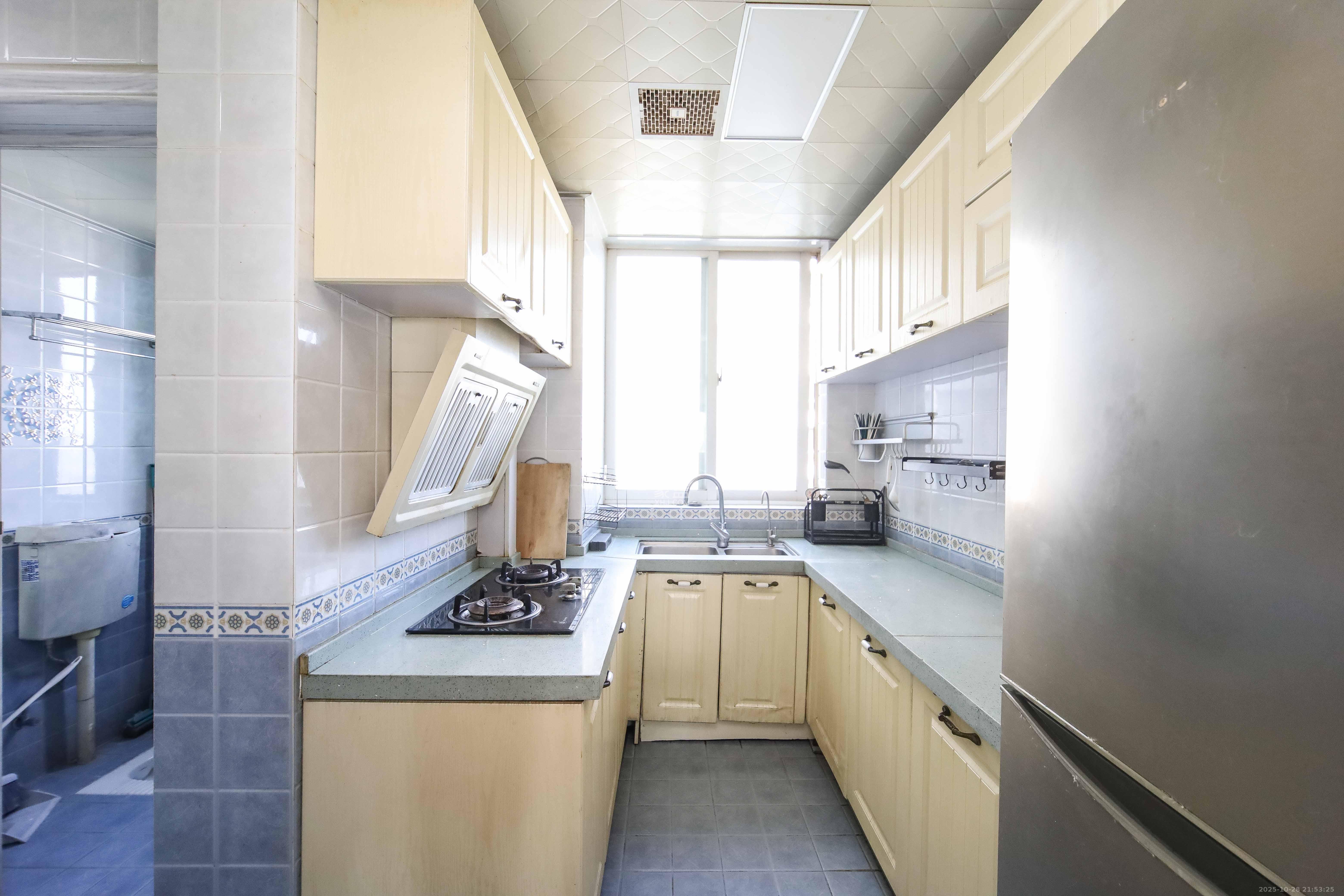 东门壹号家园  3室2厅2卫    100.0万 东门壹号家园  3室2厅2卫    100.0万厨房