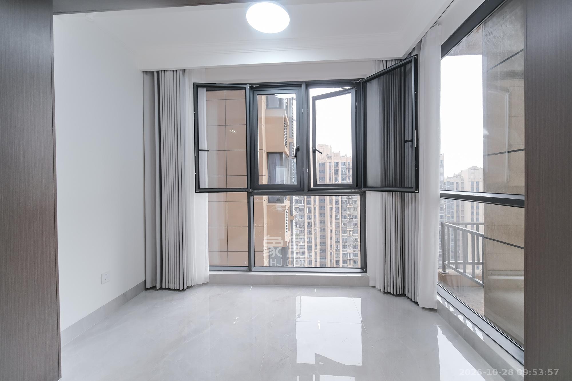 荣盛花语城  4室2厅2卫    99.0万阳台