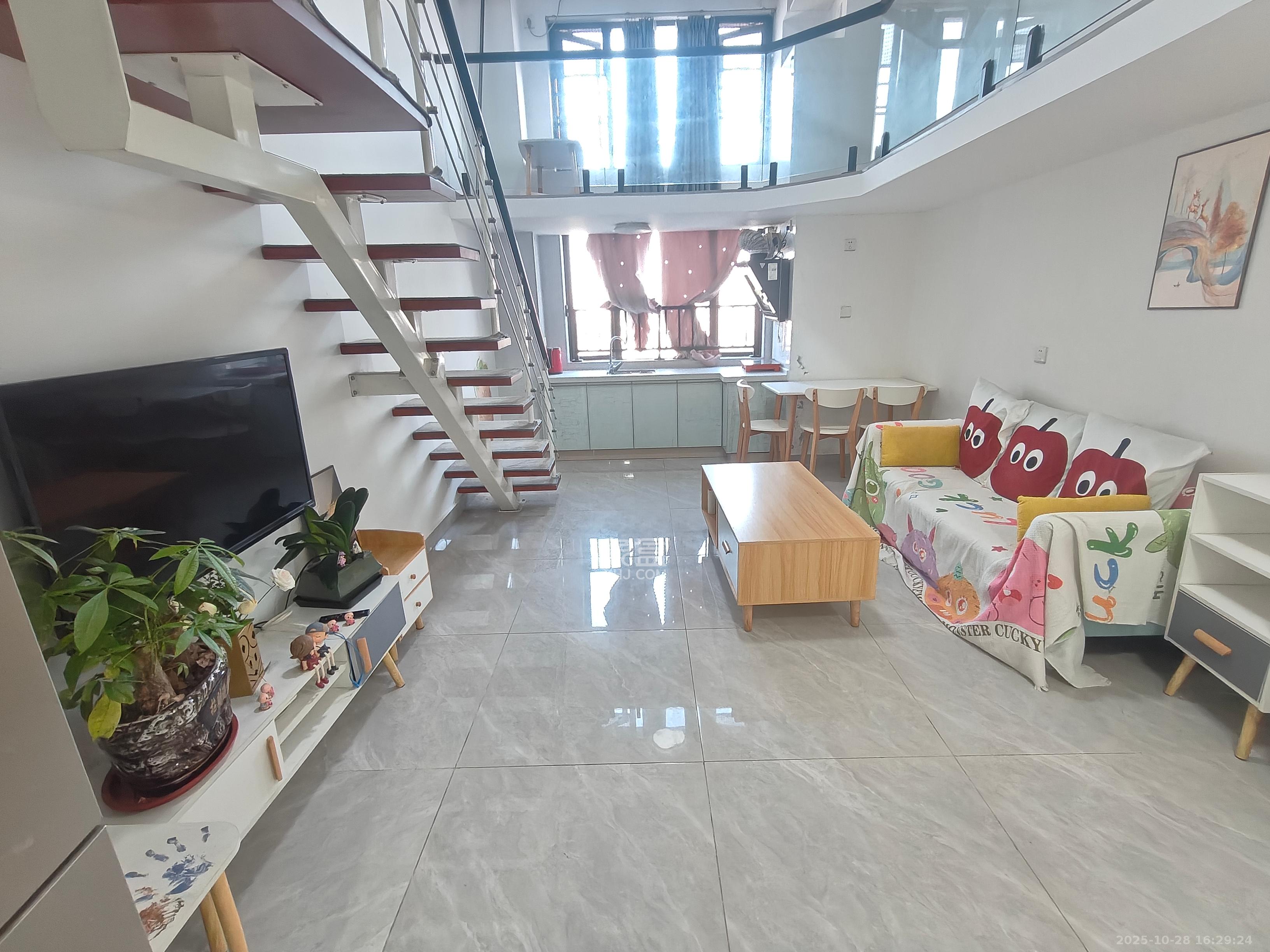 艾美潇湘  1室1厅1卫    1600.0元/月 艾美潇湘  1室1厅1卫    1600.0元/月