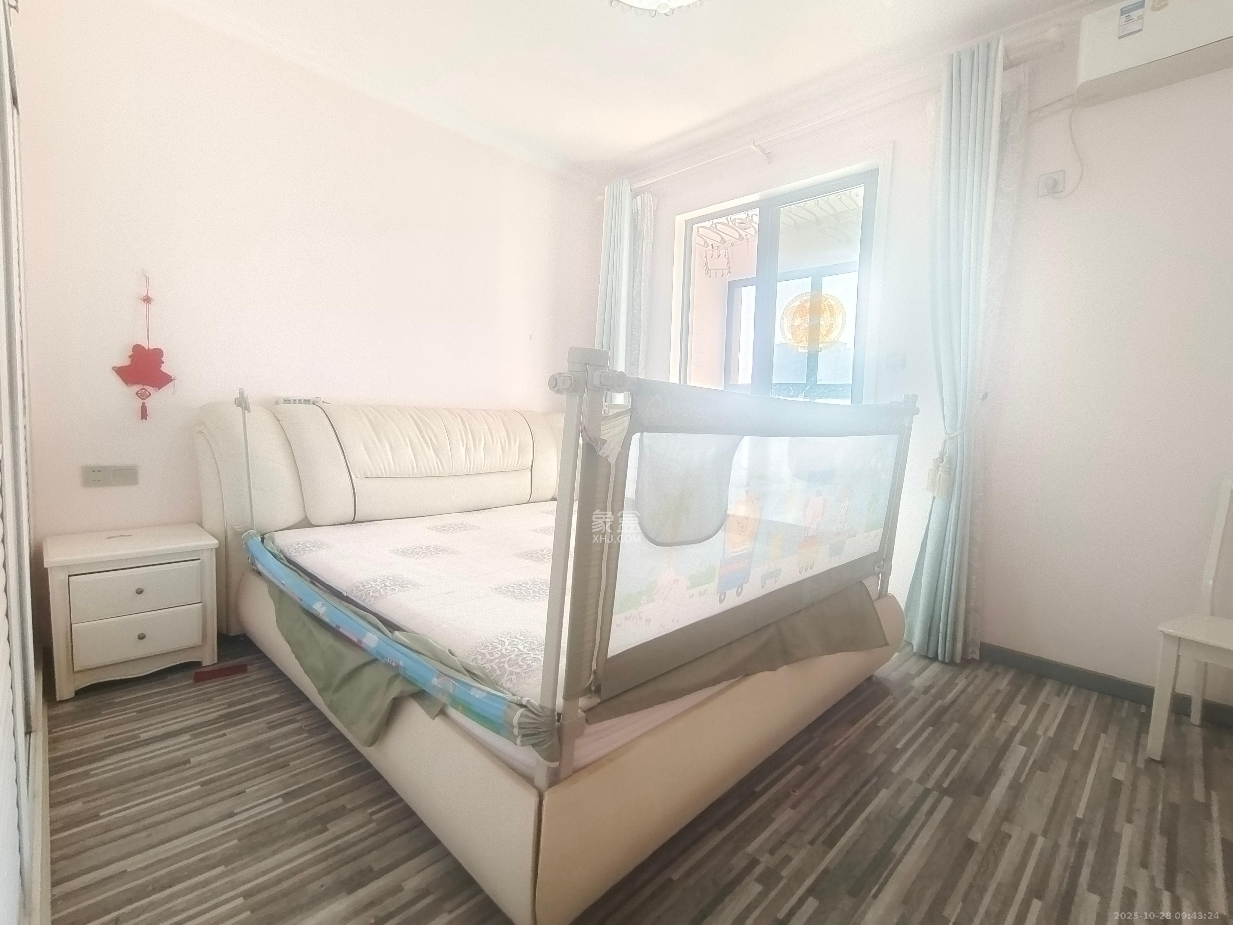 绿洲花园  3室2厅1卫    2600.0元/月 绿洲花园  3室2厅1卫    2600.0元/月室内图